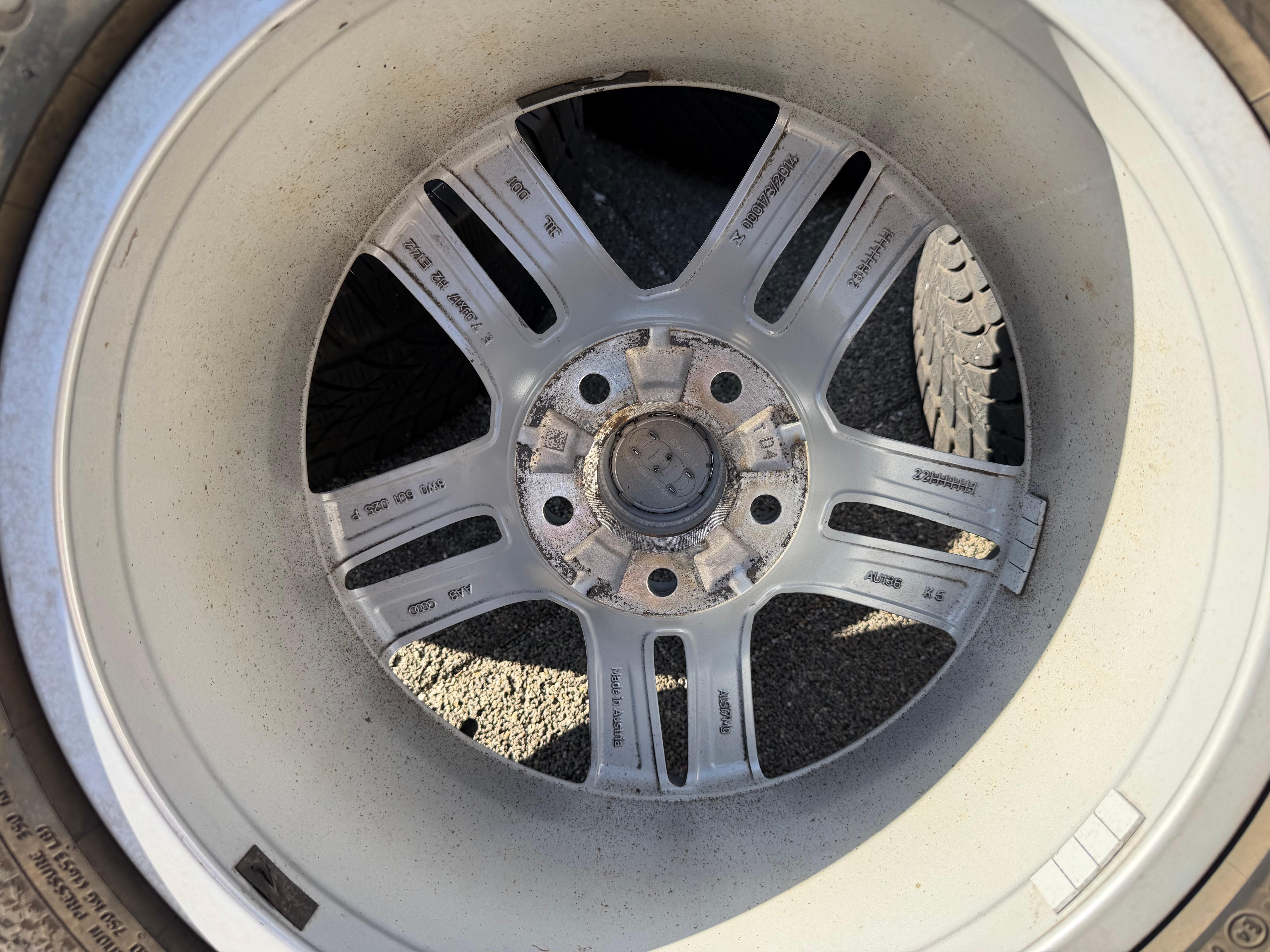 4 Original 17" Alu Winterräder Audi A4 B9 8W 8W0601025P 225/50R17 98H Winterreifen