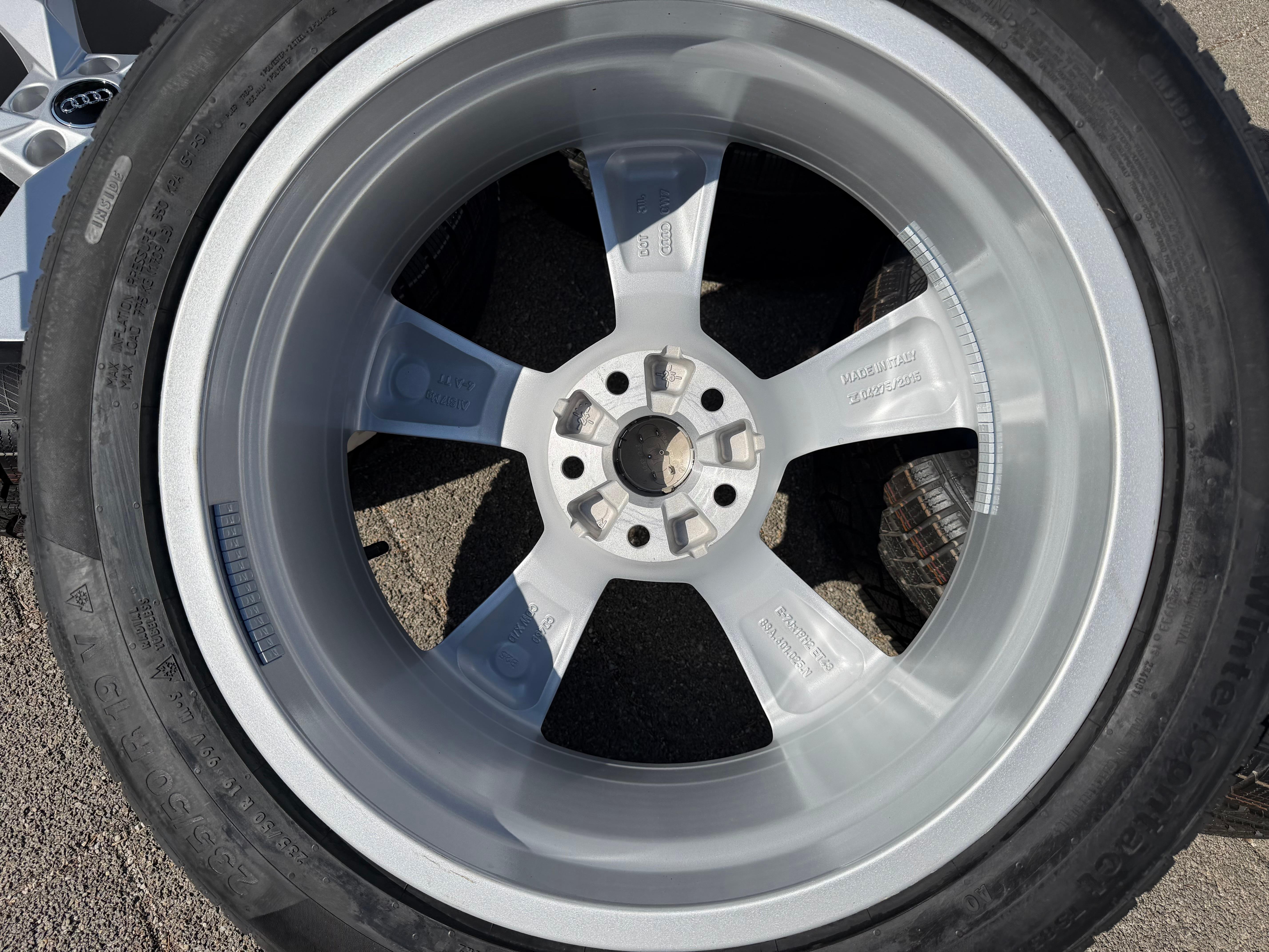 4 Original 19" Alu Winterräder Audi Q3 F3B 83A 83A601025N 235/50R19 99V Continental 2023