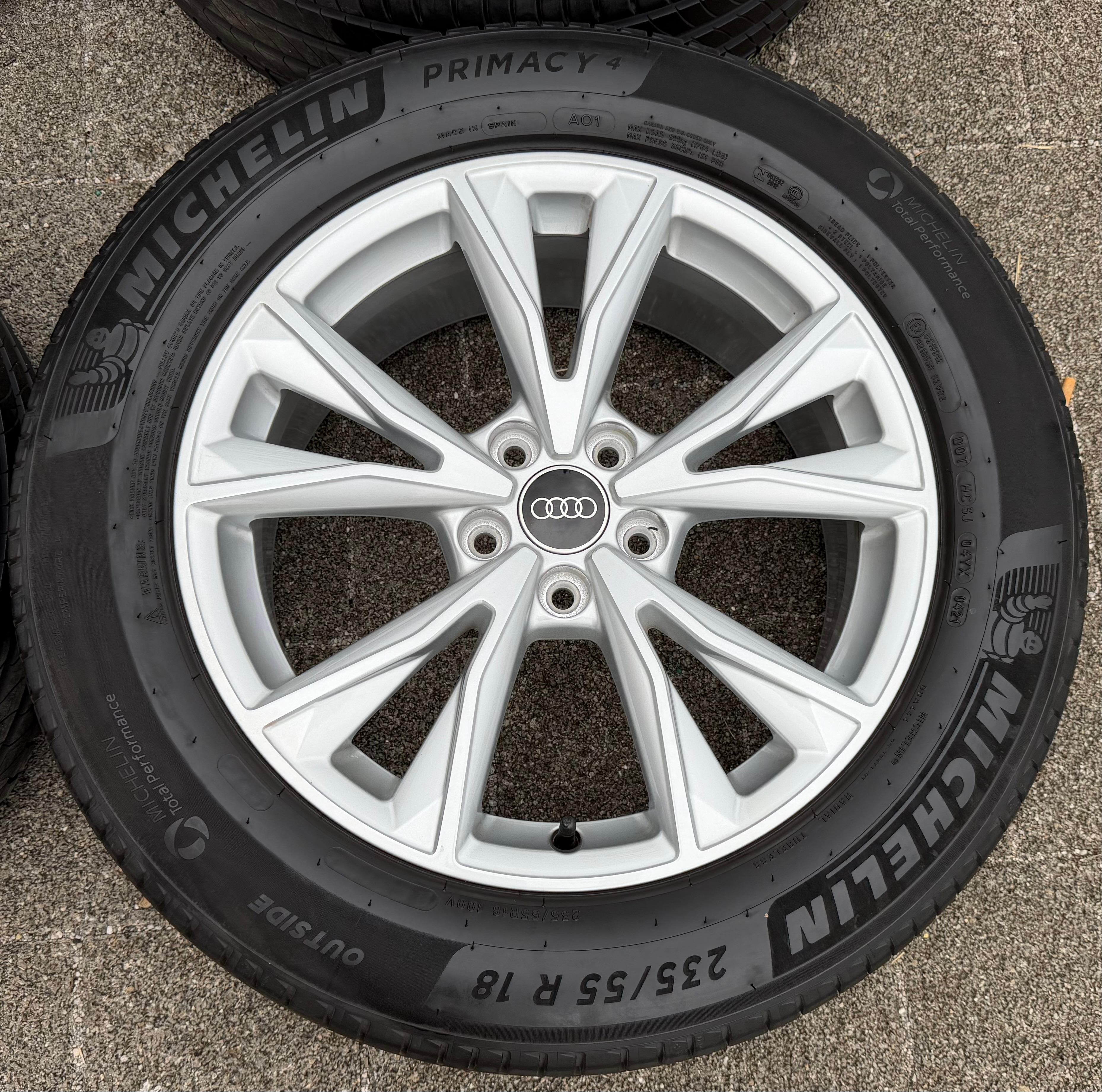 4 Original 18" Alu Sommerräder Audi Q3 F3 83A 83A601025H 235/55R18 100V Michelin