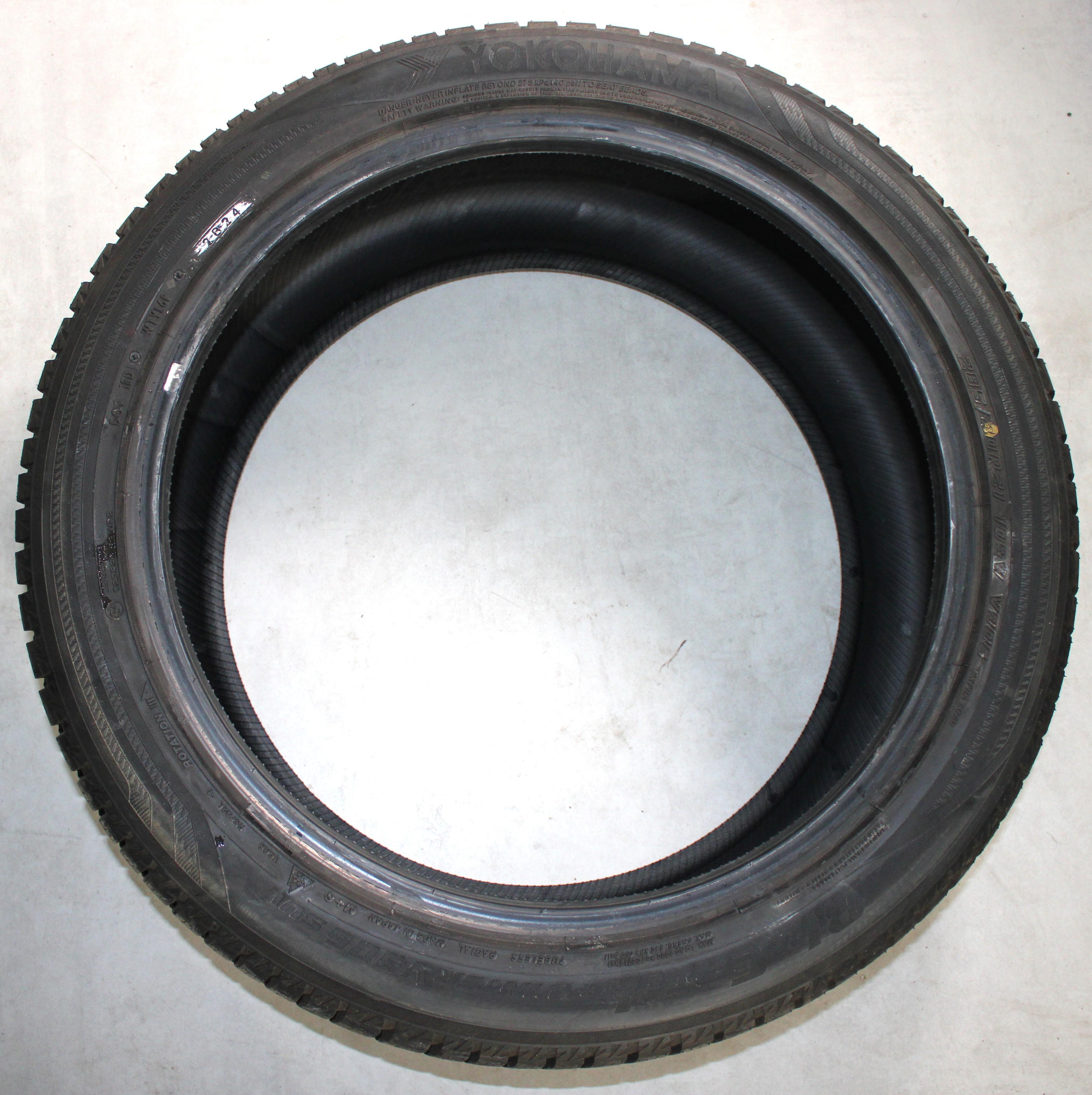 2 x 255/45R21 106V 2 x 285/40R21 109V Winterreifen Yokohama BluEarth Winter V906 SUV 7,5mm 2024 XL