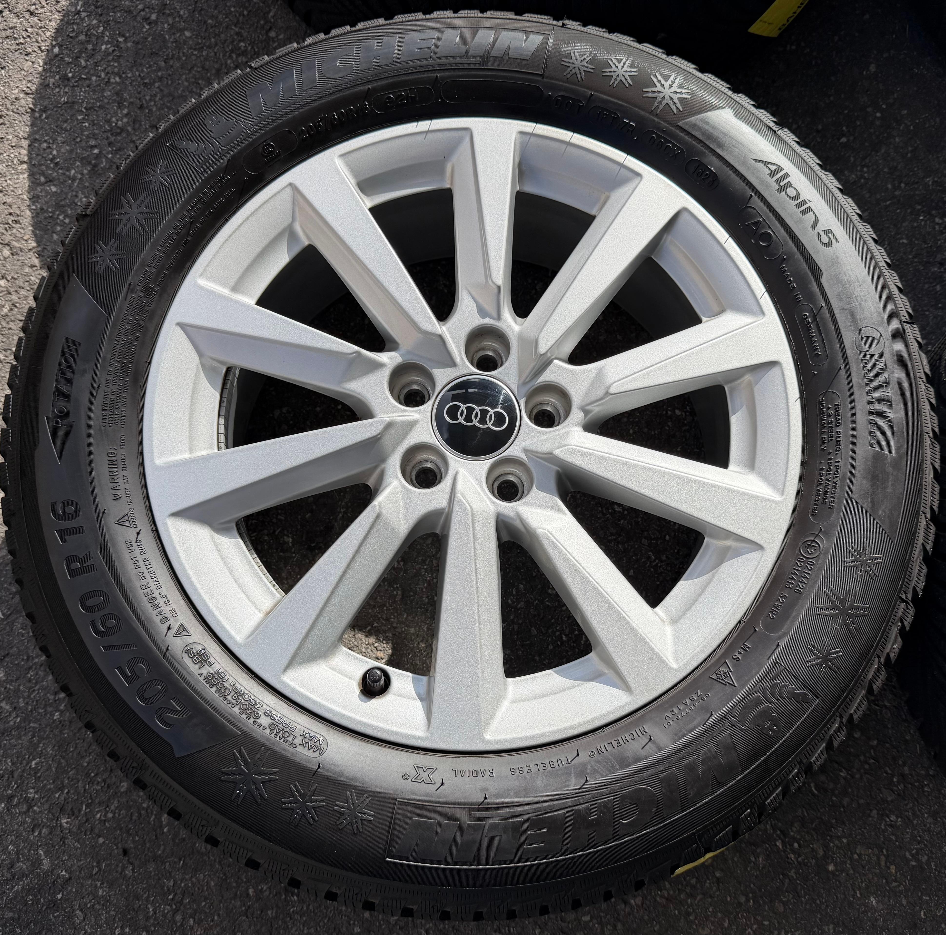 4 ruedas de aleación originales de invierno Audi A1 Allstreet City Carver GB GBH 82A601025C