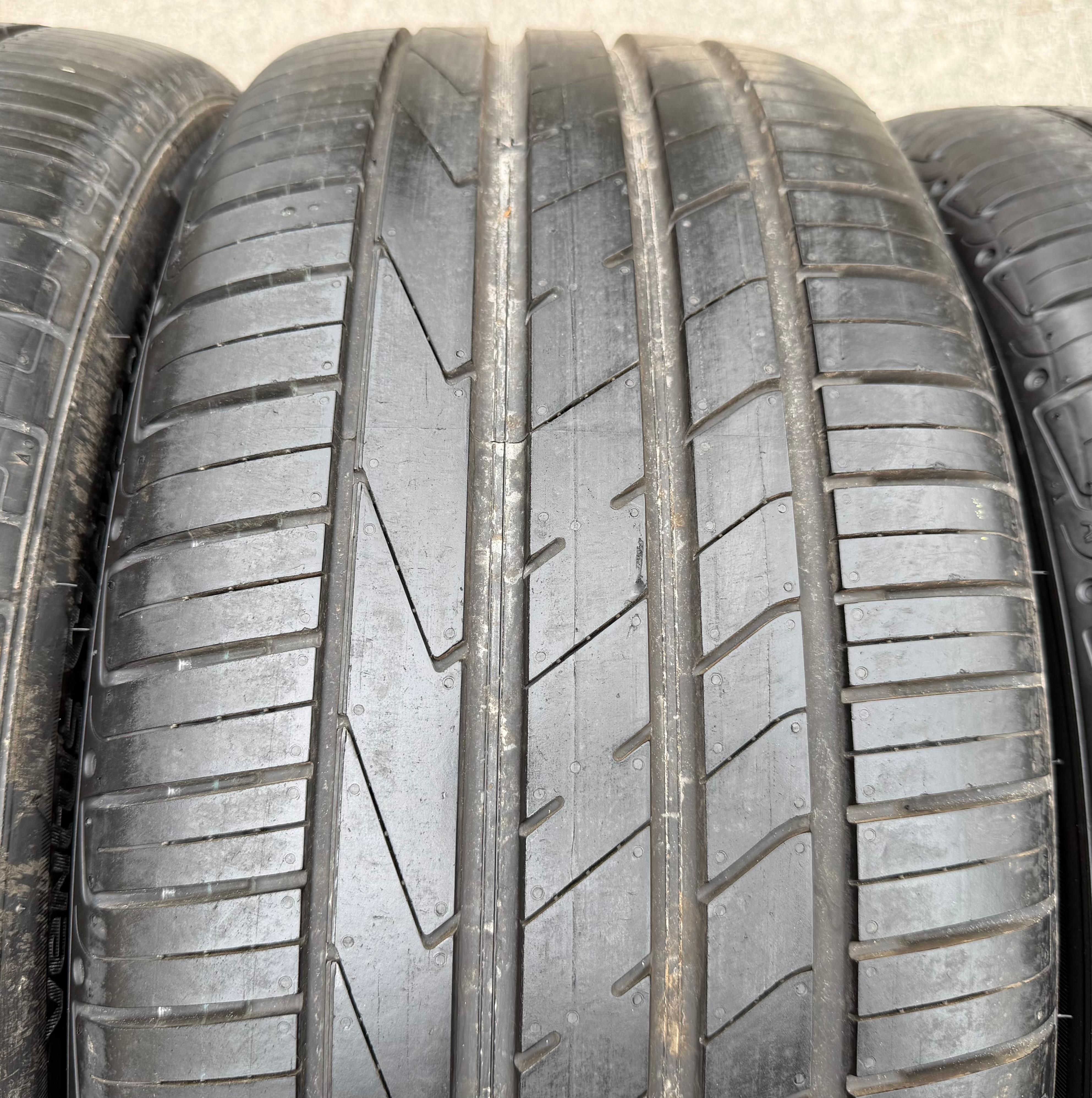 4 cerchi in lega Sommer originali da 19" per Audi Q3 F3B 83A 83A601025D 255/45R19 104Y Hankook