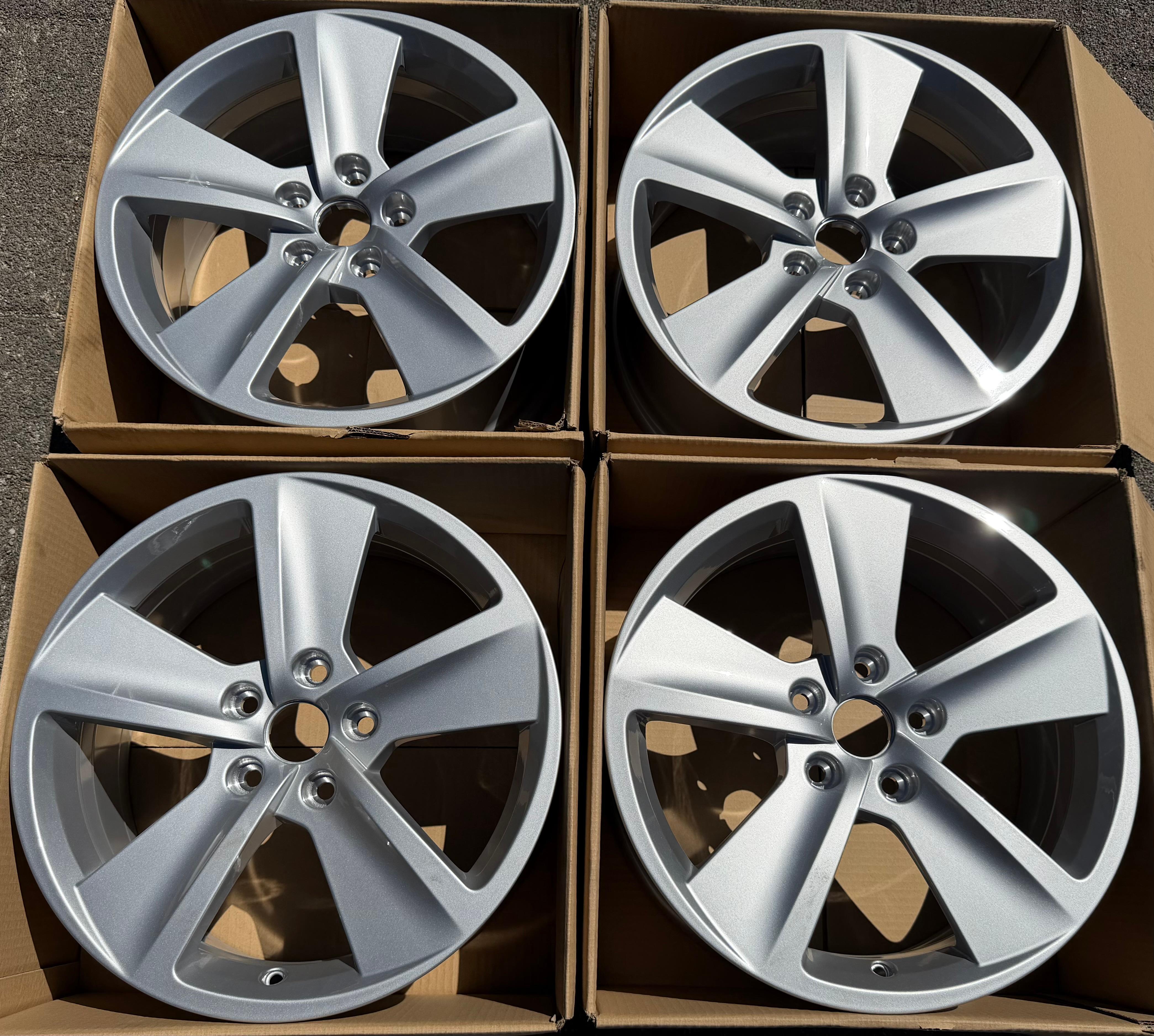 4 jantes alu d'origine 17 pouces pour Seat Leon III 5F 5F0601025B 7,5x17 ET51 neuves