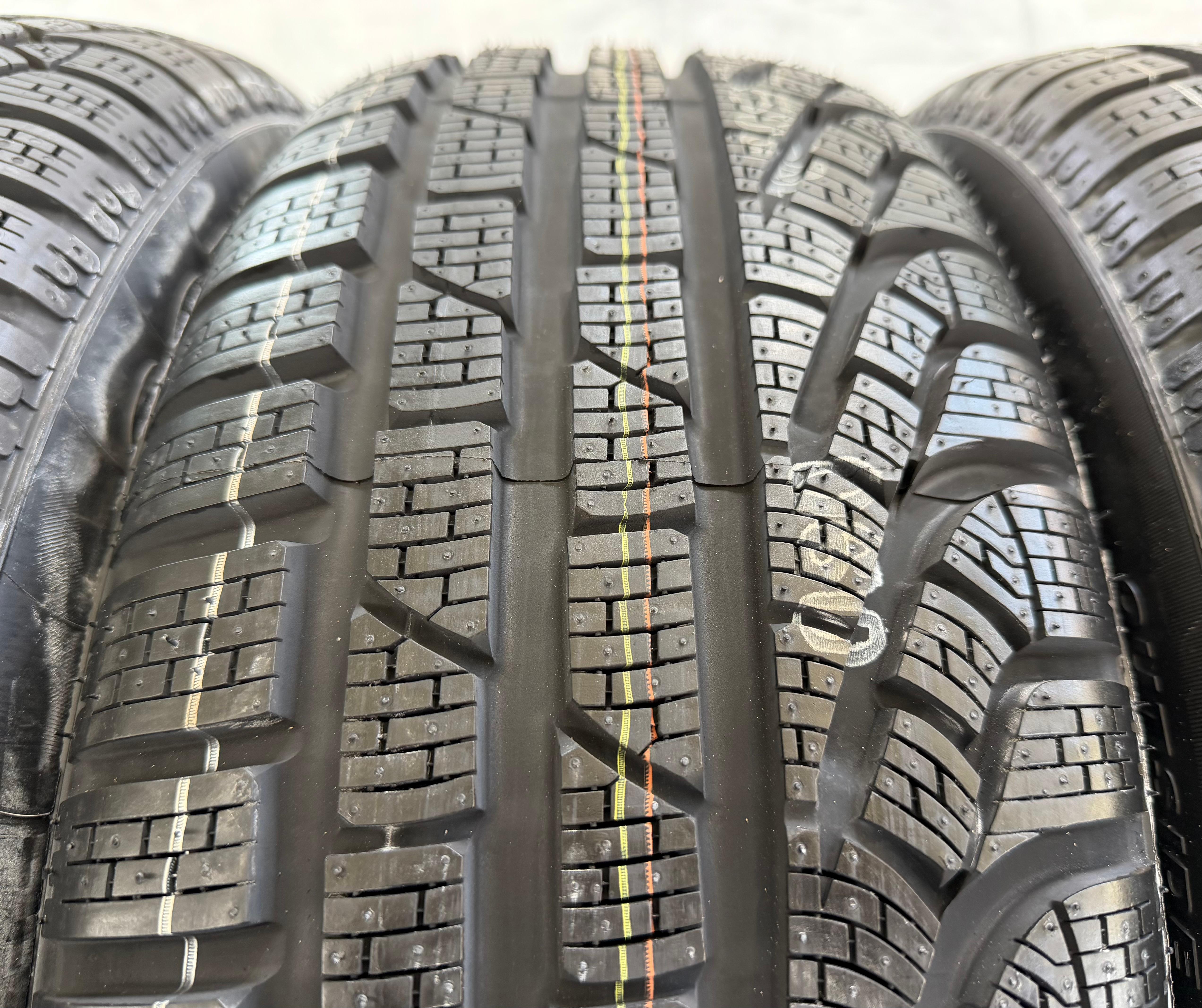 4 Original 17" Alu Winterräder Audi Q3 8U 8U0071497 215/60R17 96H Pirelli
