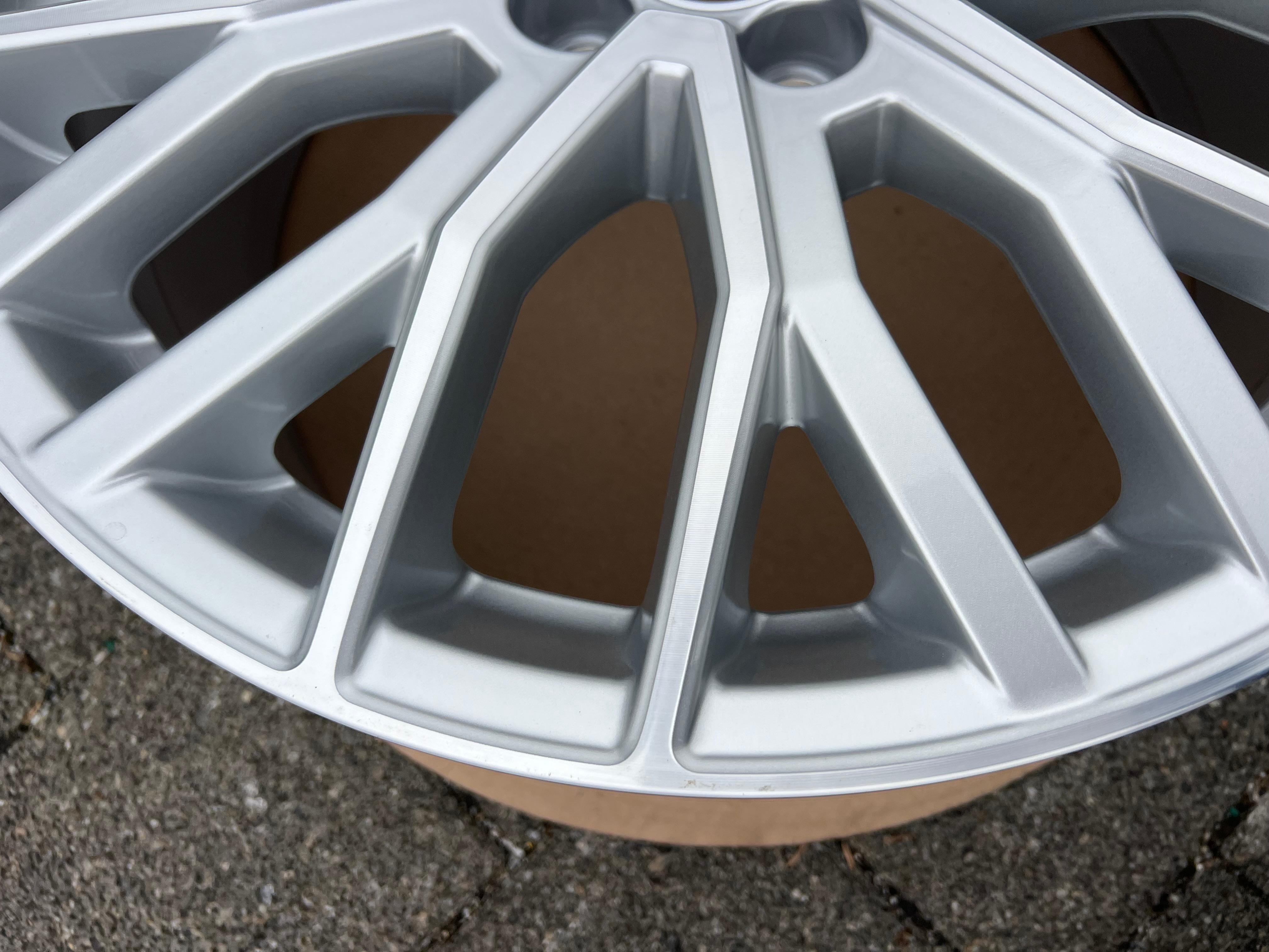 1 X LLANTA DE ALEACIÓN ORIGINAL DE 18" PARA AUDI TT 8S 8S0601025G 8,5x18 ET50