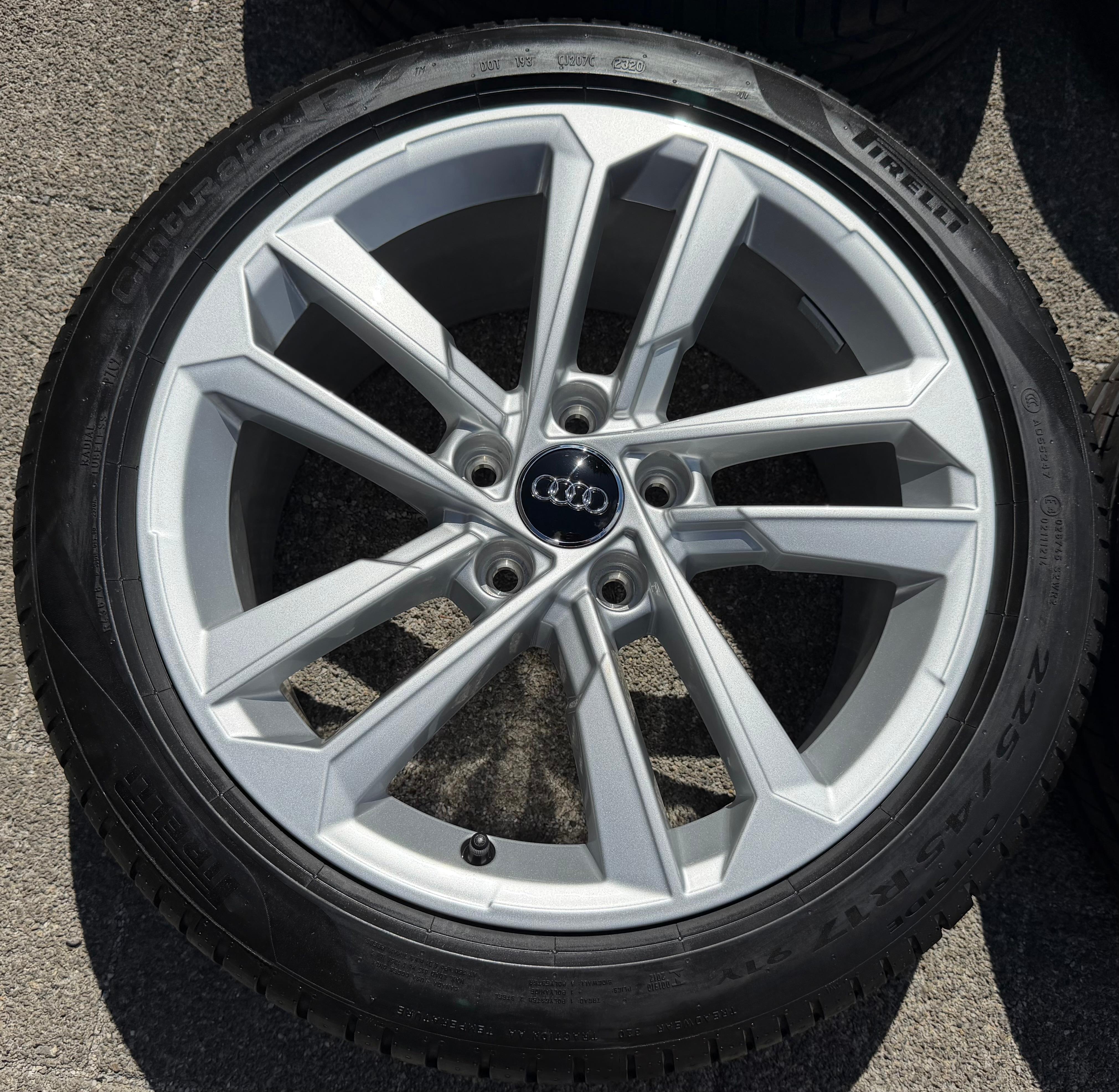 4 Original 17" Alu Sommerräder Audi A3 8Y 8Y0601025E 225/45R17 91Y 2020 Pirelli NEU