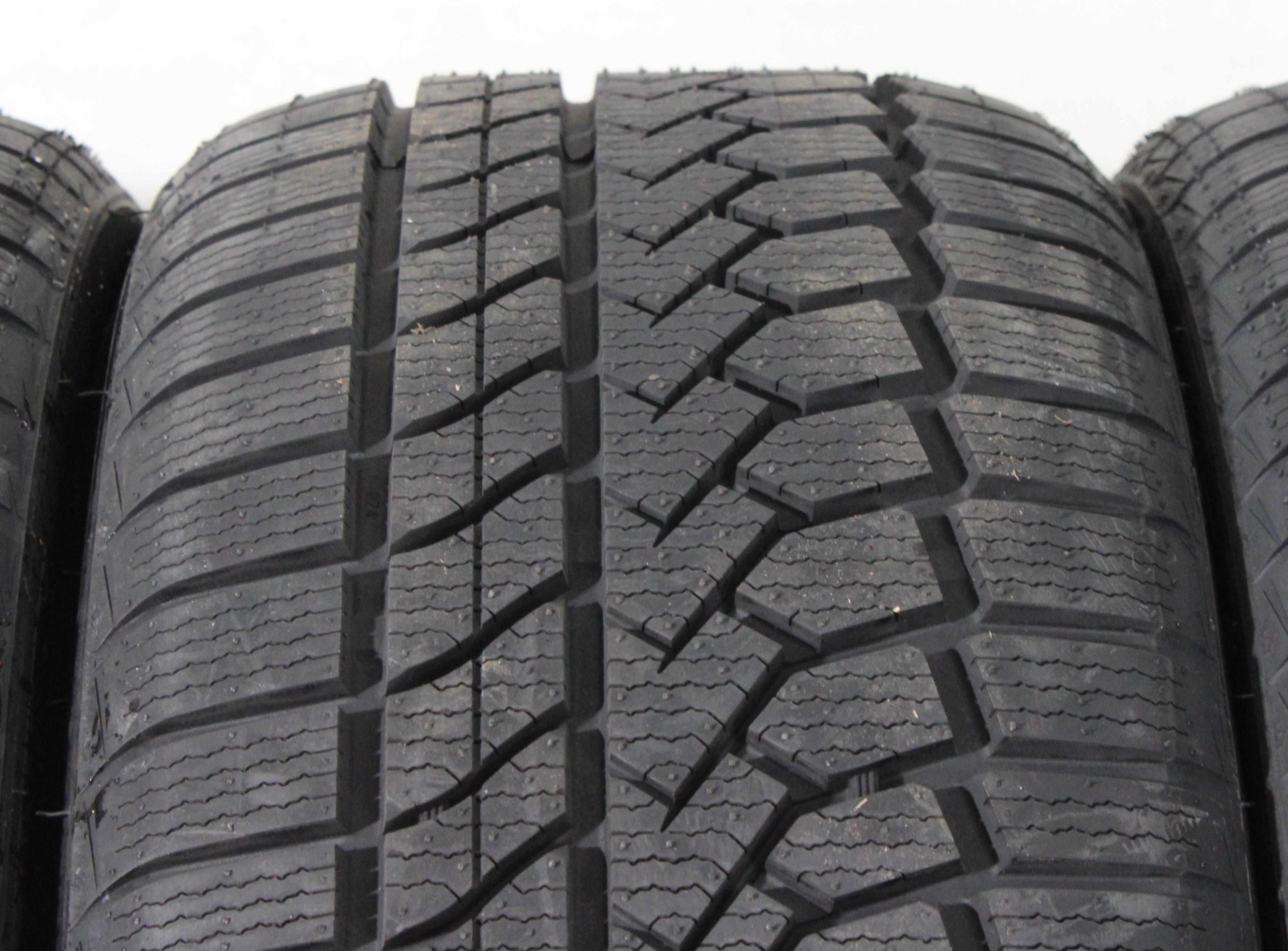 4 x 235/40R19 96V pneumatici invernali Goodride Zuper Snow Z-507 2025 XL NUOVI