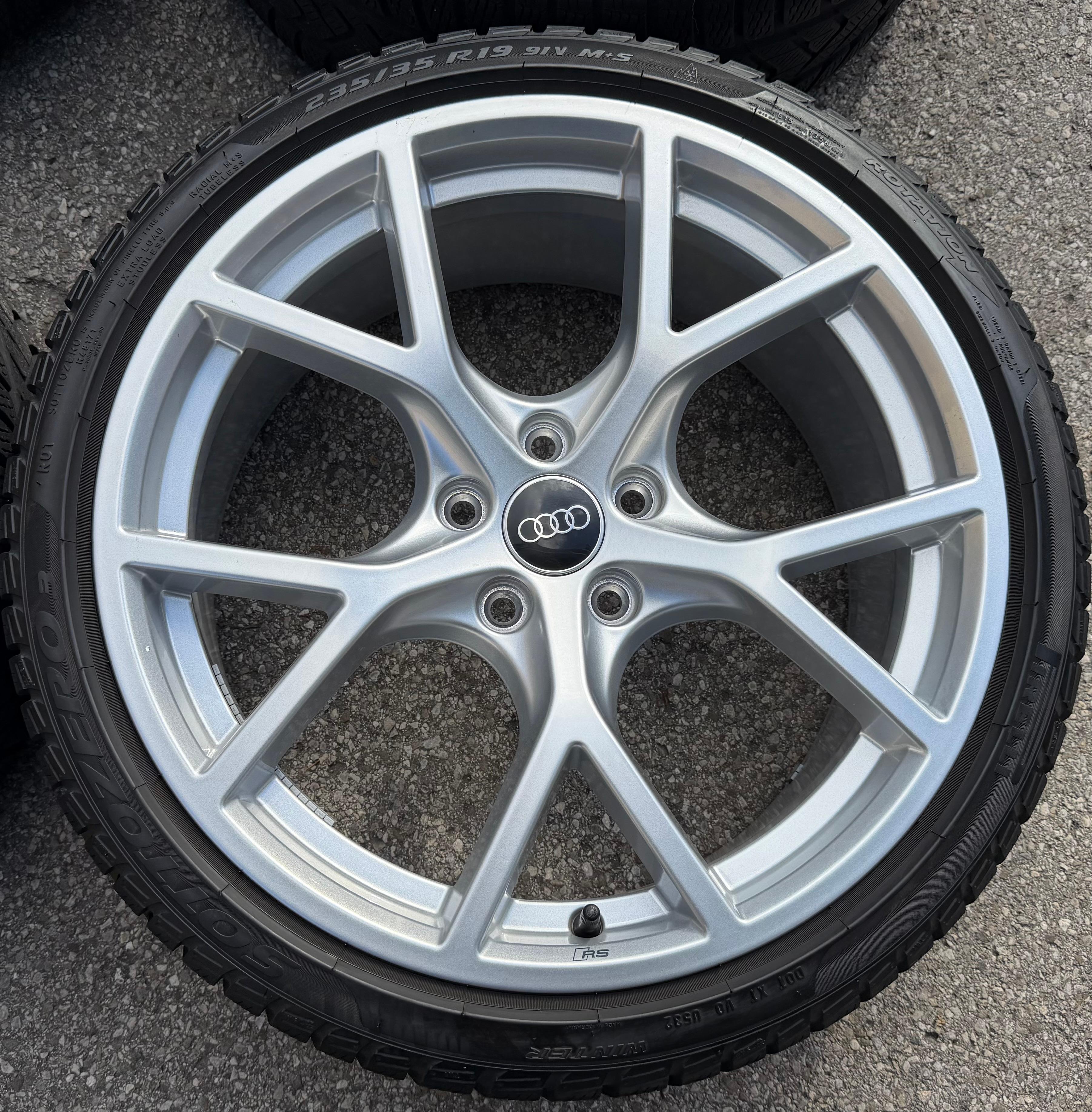 4 ruedas de invierno de aluminio originales de 19" para Audi RS3 8Y 8Y0601025BT 235/35R19 91V PIRELLI