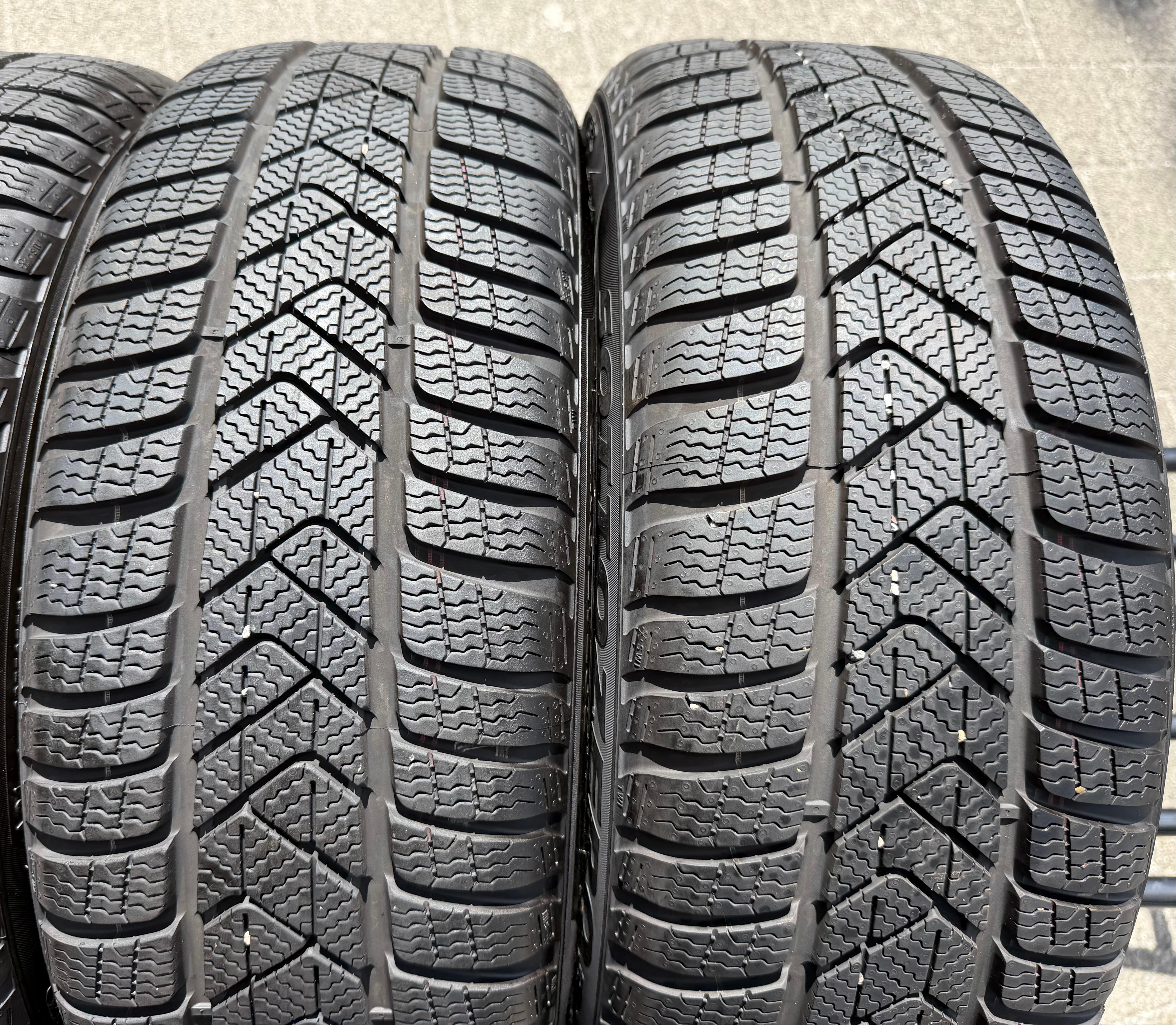 4 ruote in lega originali da 17" invernali Audi A3 S3 8Y 8Y0601025L 205/50R17 93H Pirelli