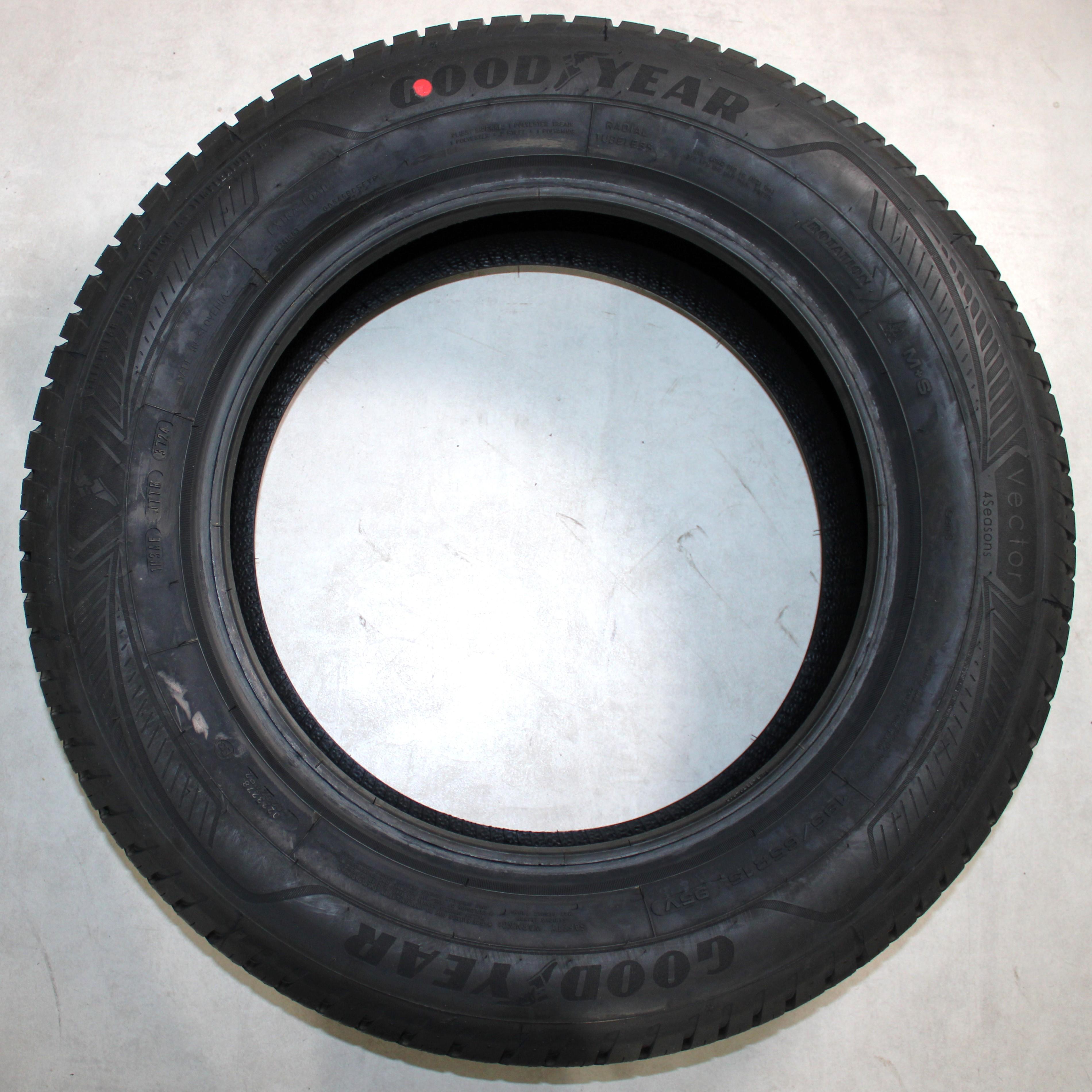 4 x 195/65R15 95V pneus toutes saisons Goodyear Vector 4 Seasons GEN-3 2024 XL