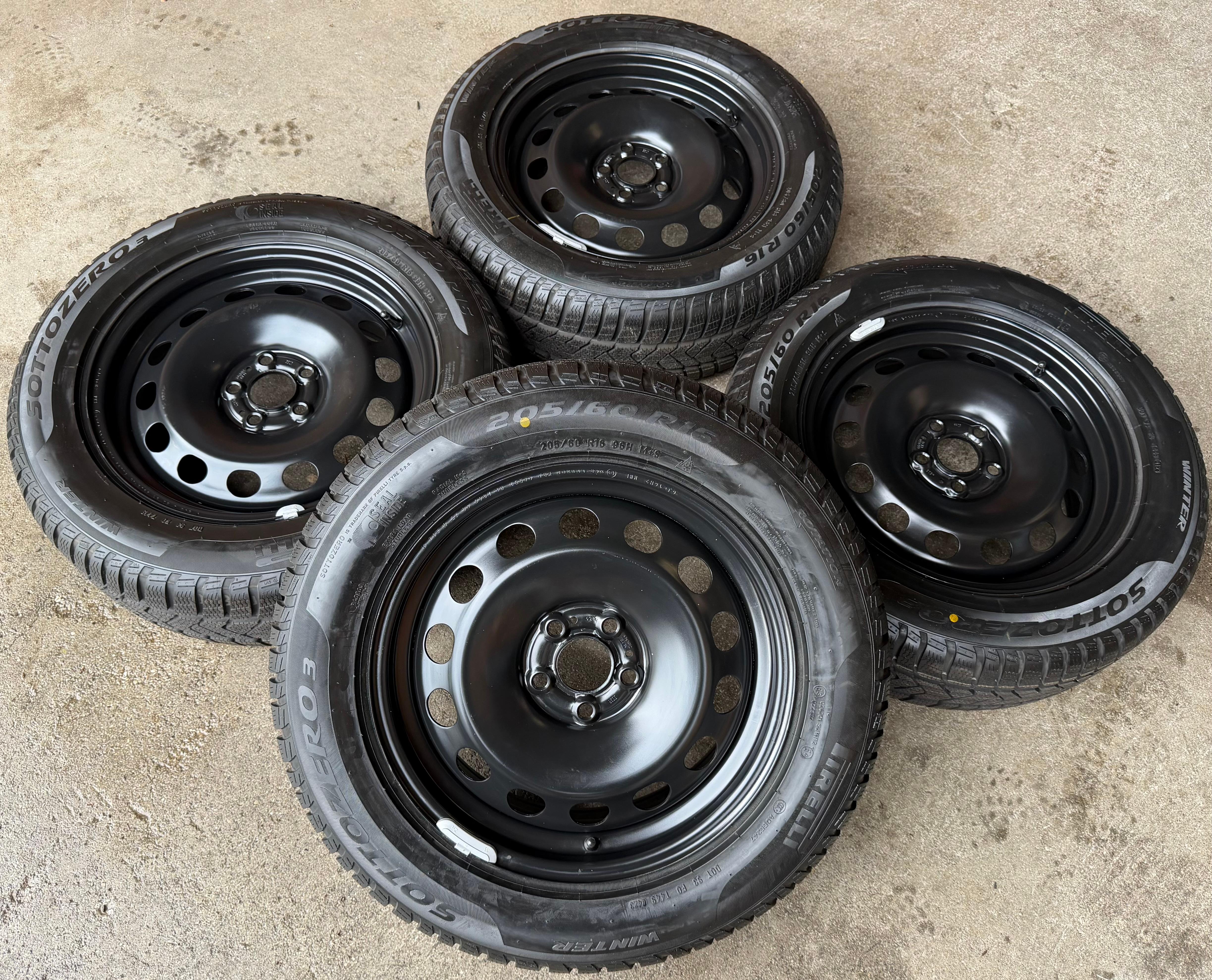 4 roues d'hiver pour VW T-Cross, C1, Taigo, CS, Skoda Scala, Kamiq - 205/60R16 96H XL - Pirelli