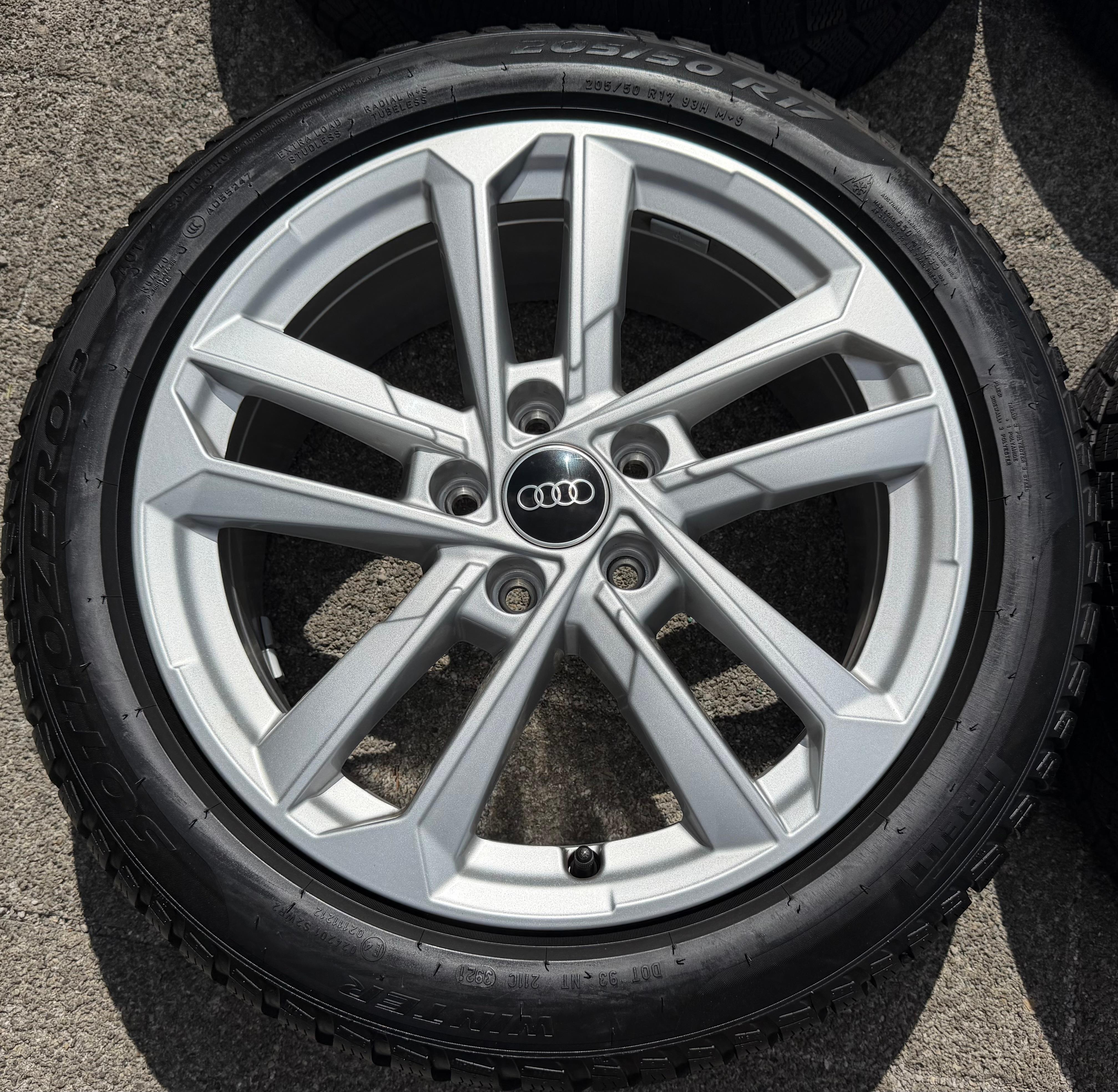 4 ruote in lega originali da 17" invernali Audi A3 S3 8Y 8Y0601025L 205/50R17 93H Pirelli