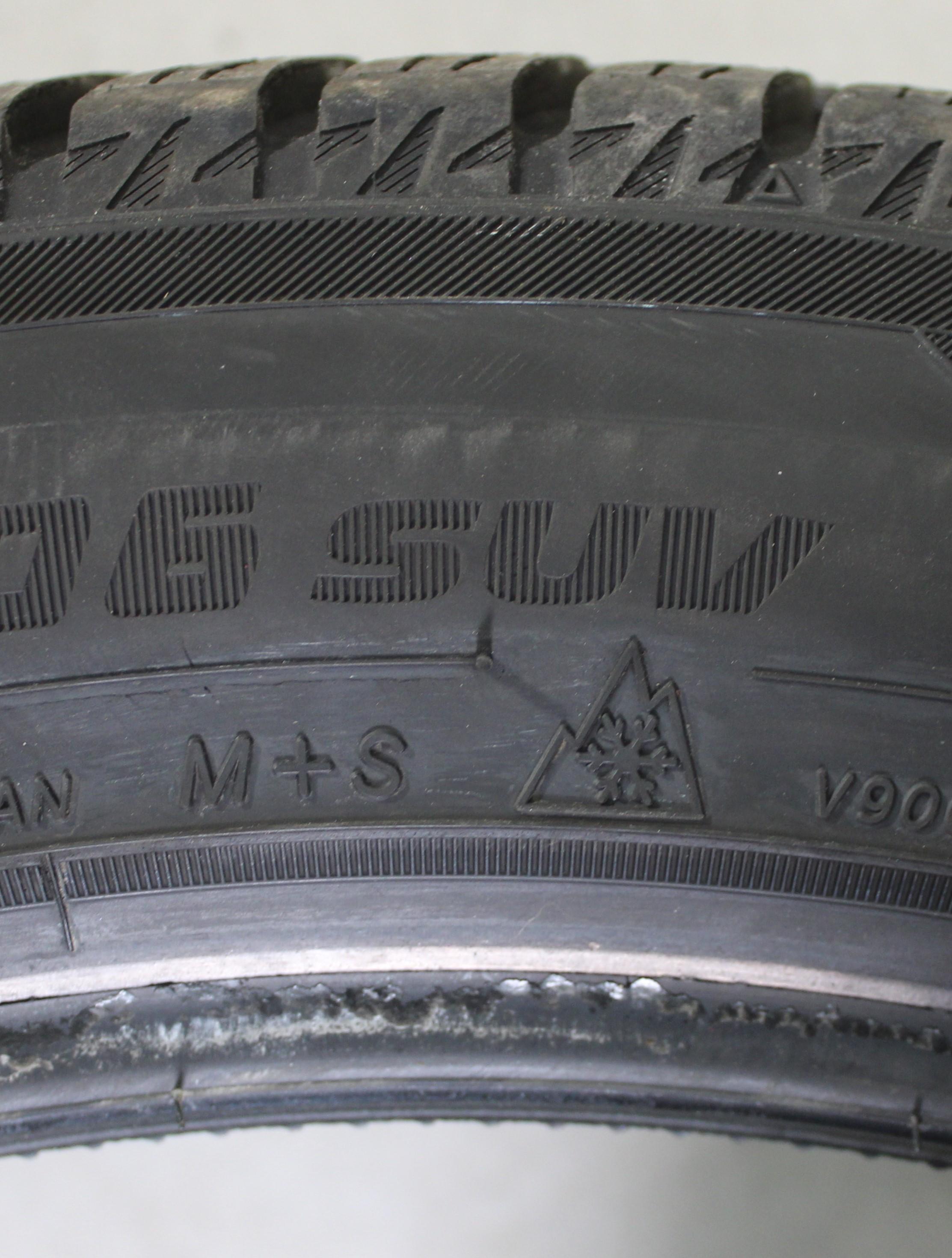 2 x 255/45R21 106V Winterreifen Yokohama BluEarth Winter V906 SUV 7-7,5mm 2024 XL