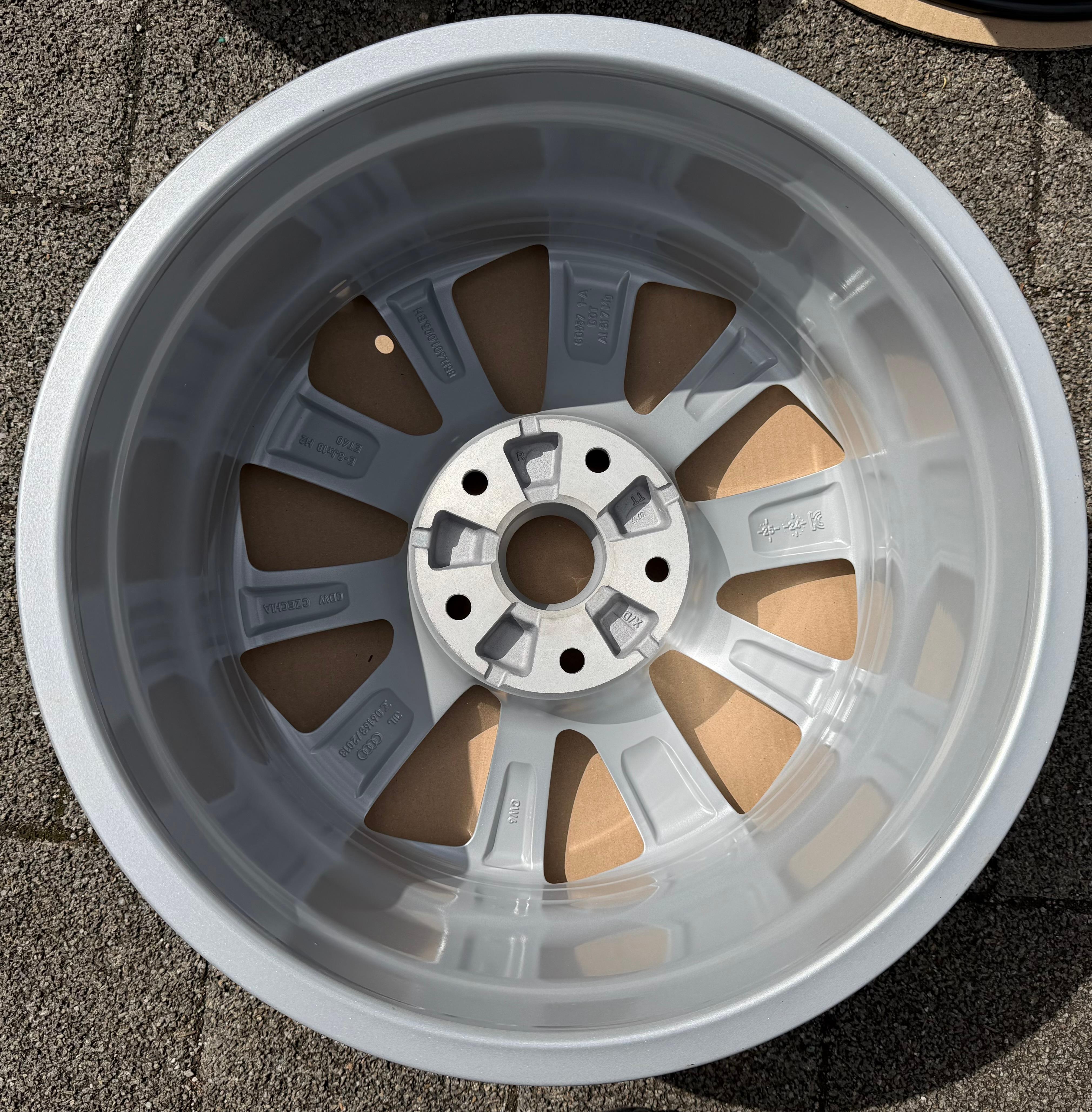 1 cerchio in lega originale Audi Q6 da 18" GF 85H601025BH 8x18 ET40