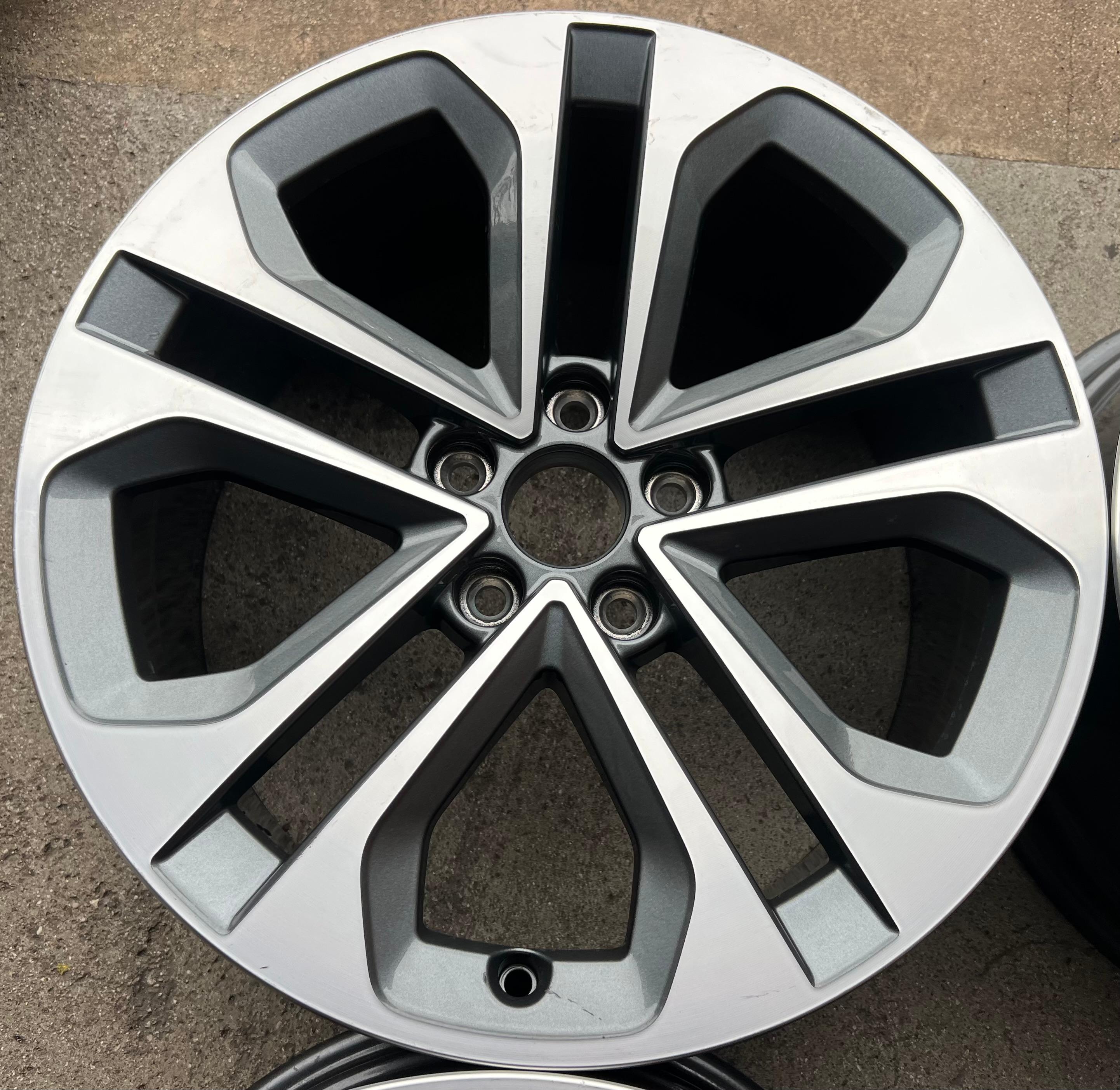 4 ORIGINAL 18" ALUFELGEN AUDI A3 S3 8Y 8Y0601025CE 8x18 ET46 FREIHAUS