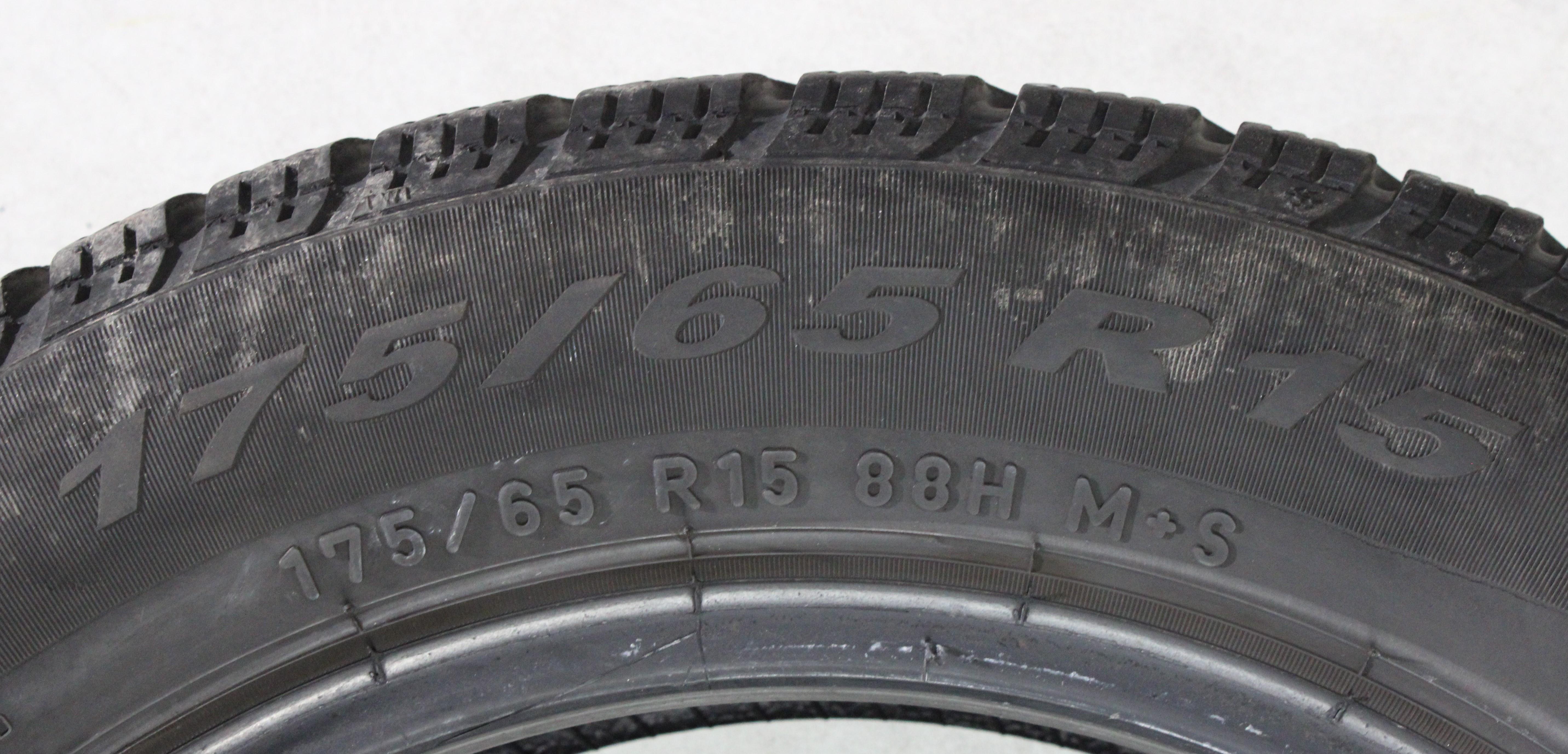 4 x 175/65R15 88H Winterreifen Pirelli Snow Control Serie 3 Winter 210* 2x5-5,5mm/2x7-7,5mm 2019