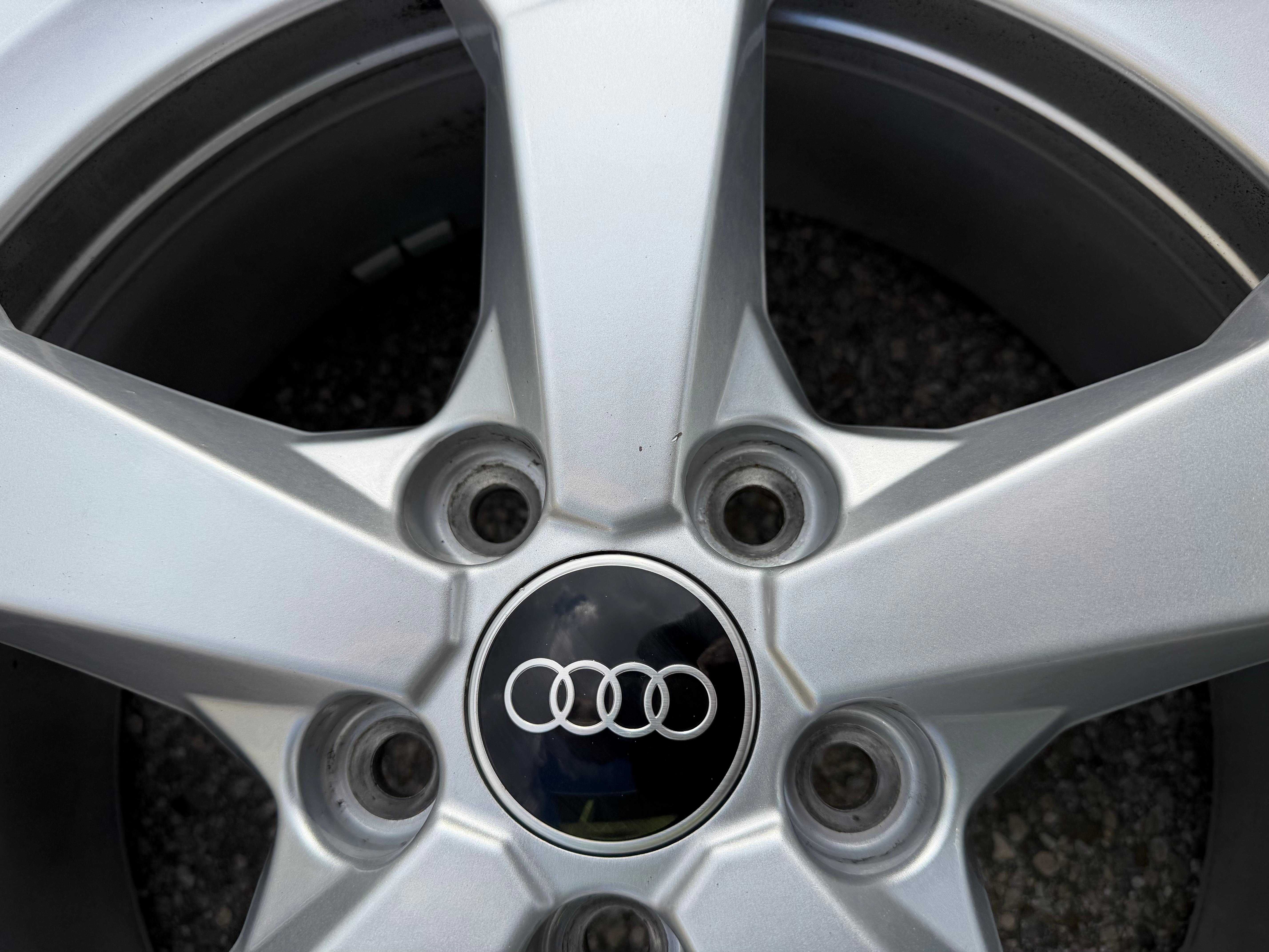 4 ruedas de invierno de aluminio originales de 17" para AUDI Q3 F3 F3N 215/65R17 99H Continental 2022
