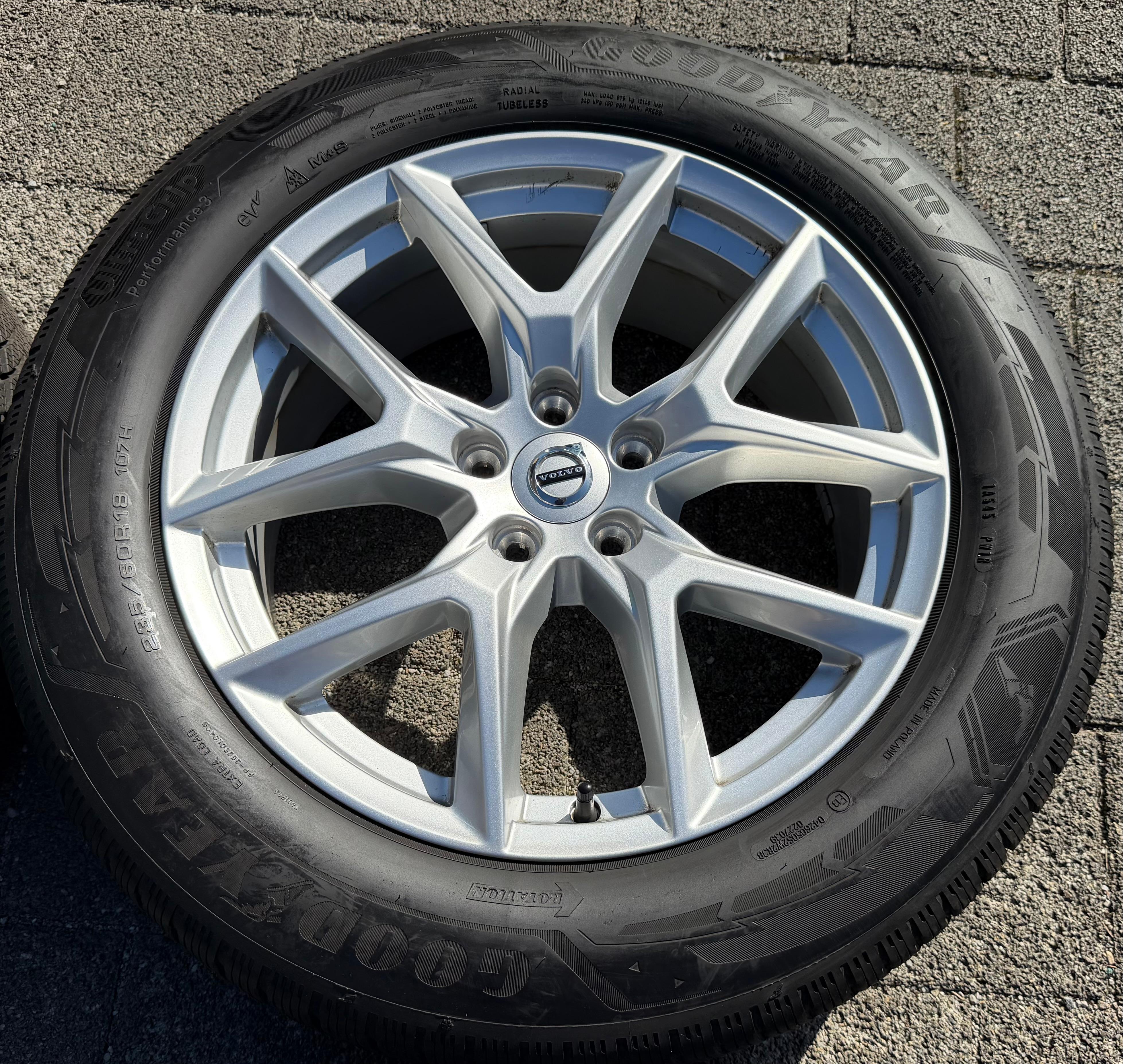 4 Original 18" Alu Winterräder Volvo XC60 II 31423851 235/60R18 107H Goodyear 2025