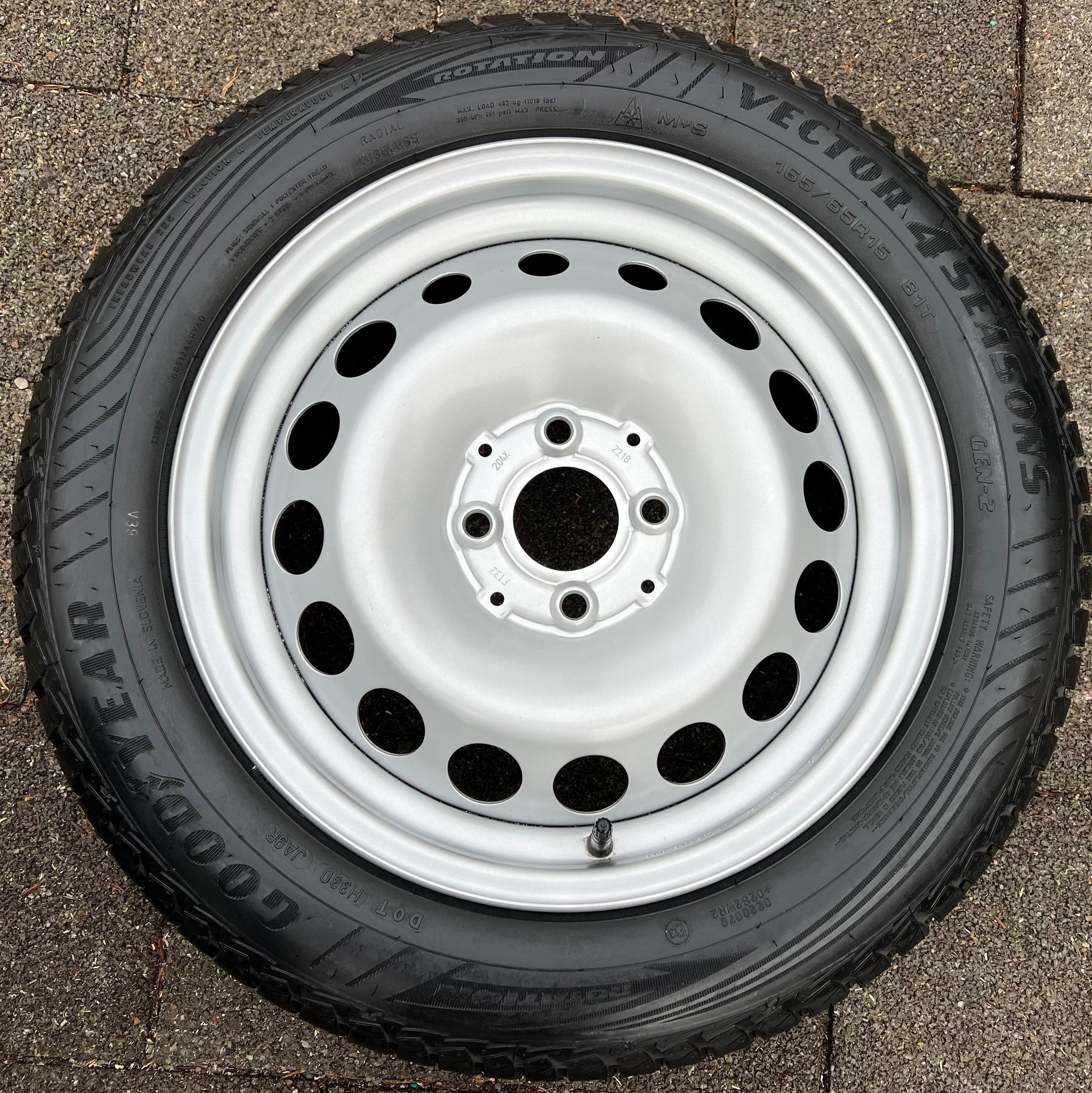 1 x STAHLFELGE 15" SMART FORFOUR W453 FORTWO 453 5x15 ET32 NEU RDKS FREIHAUS