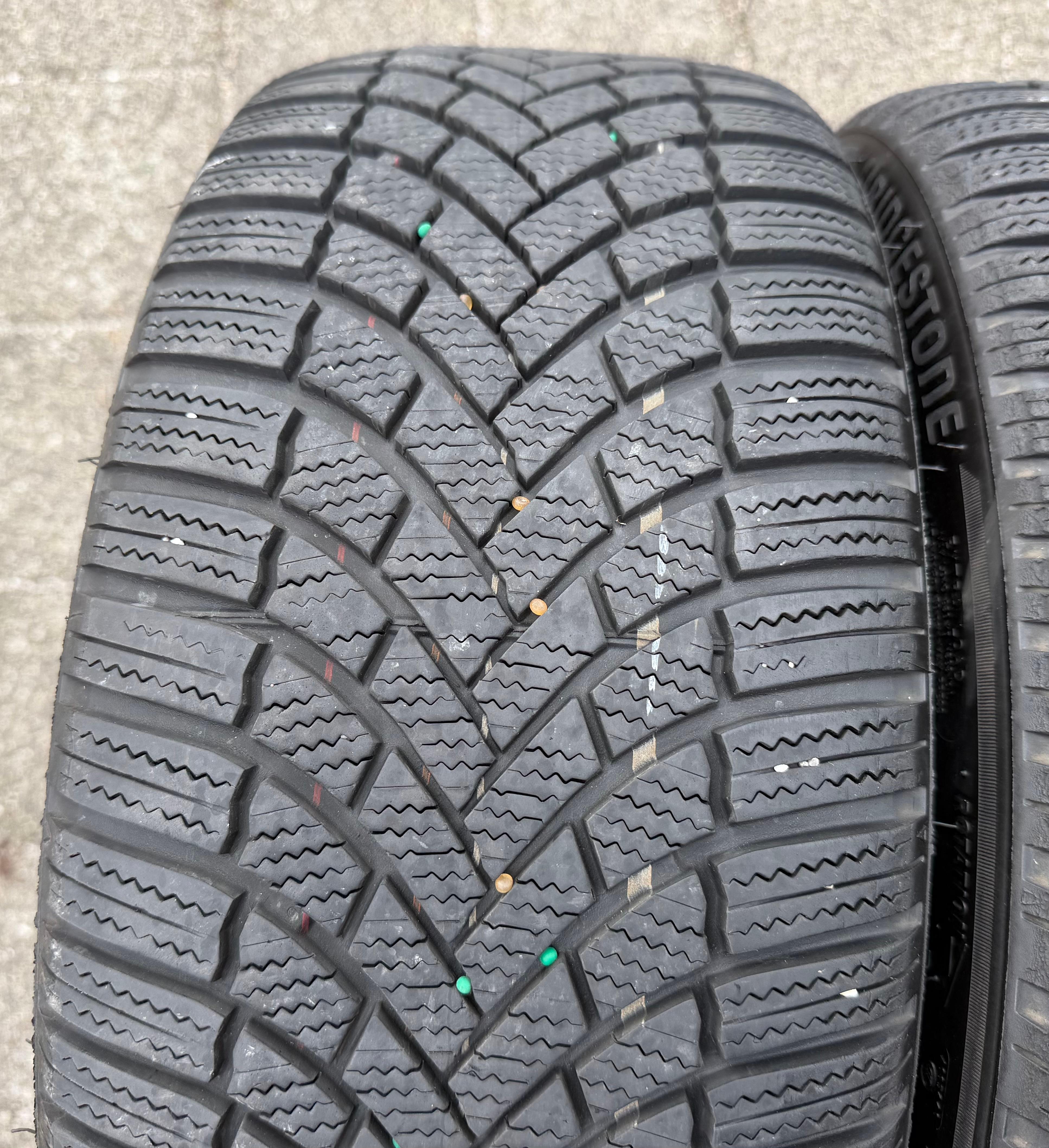 2 x 225/40R18 92V Winterreifen Bridgestone Blizzak LM005 5,5-6mm 2024
