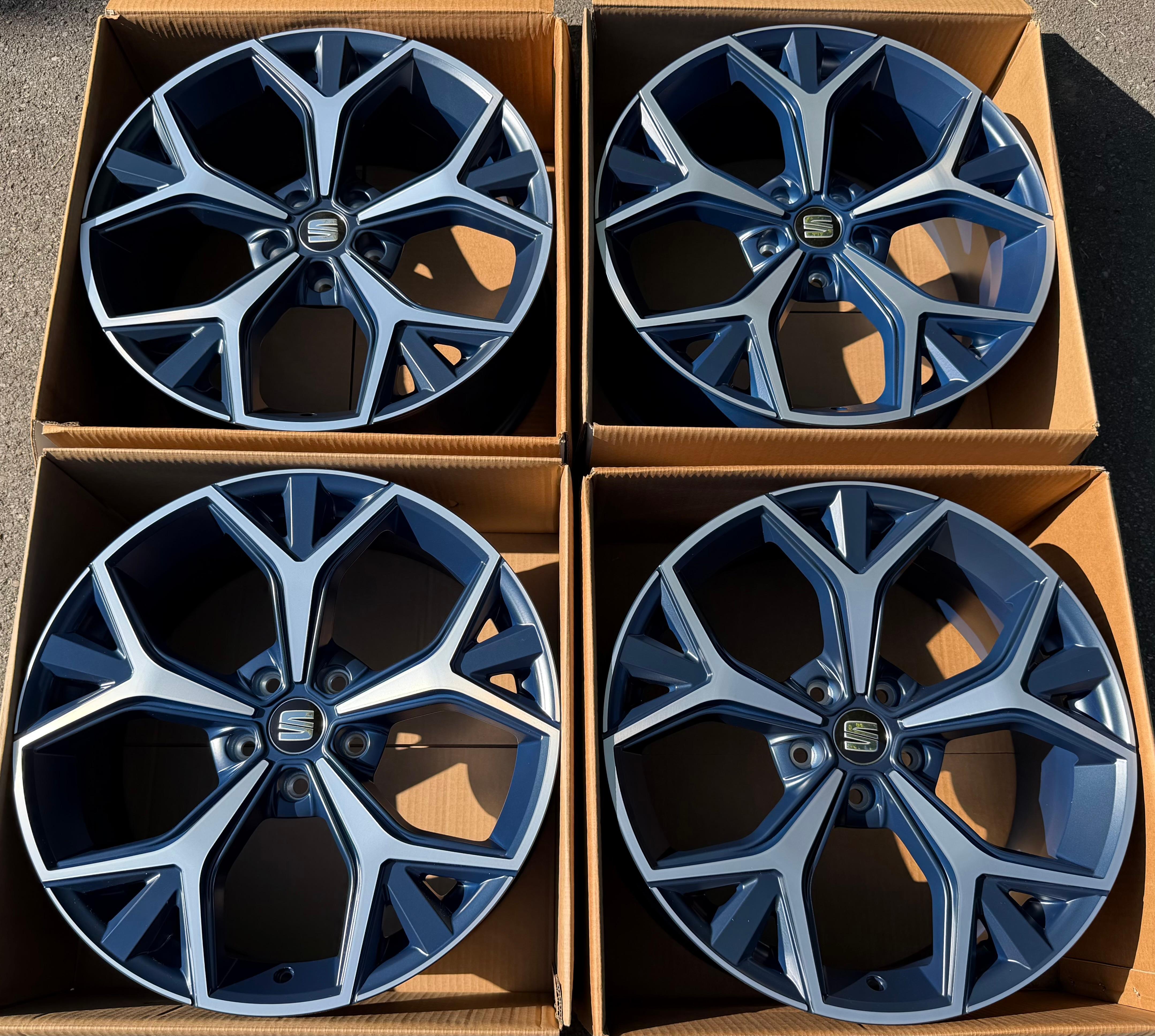 4 cerchi in lega originali da 19" per SEAT Ateca 5 porte 575071499 8x19 ET45 Aneto, nuovi, blu