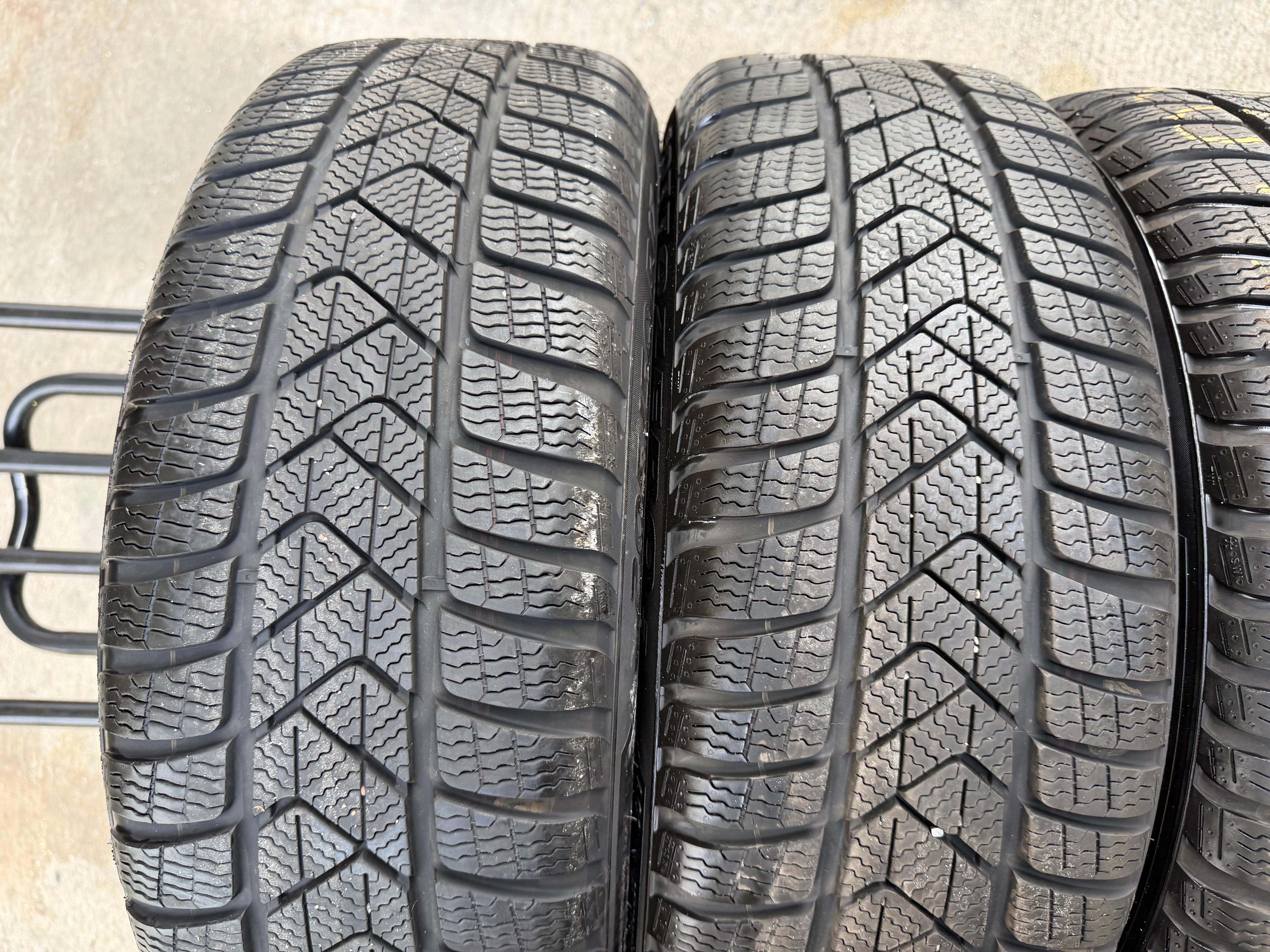 4 Original 17" Alu Winterräder Audi A3 S3 8Y 8Y0601025L 205/50R17 93H Pirelli