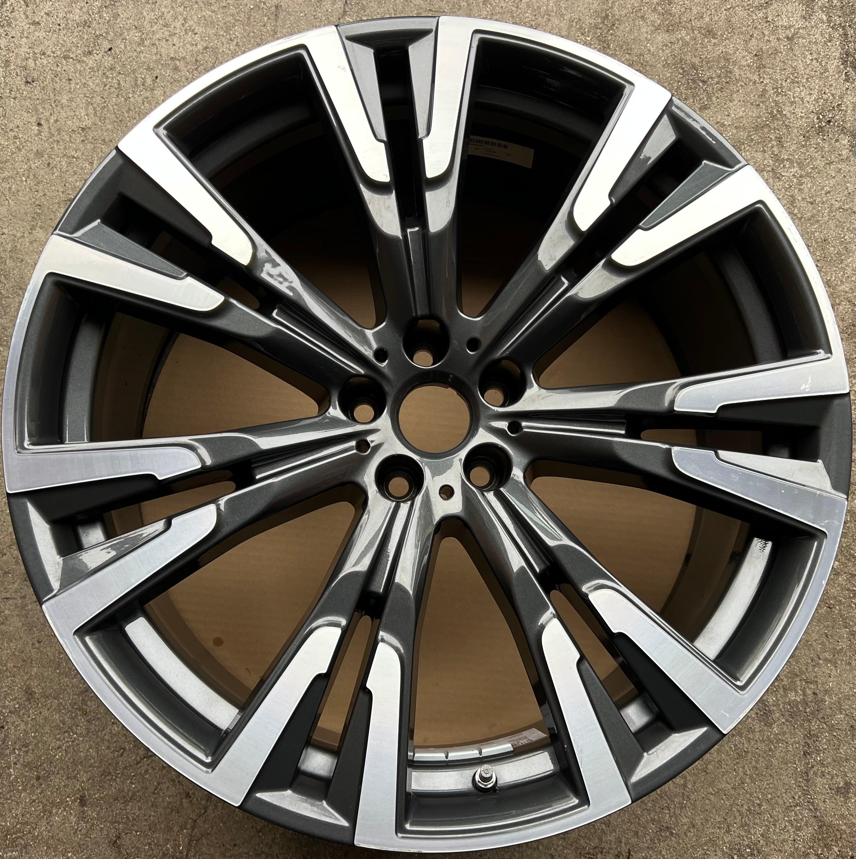 1 X ORIGINELE 22" ALUMINIUM VLOERRING BMW X7 G07 6885143 STYLING 756 9,5x22 ET32 VRIJGOED