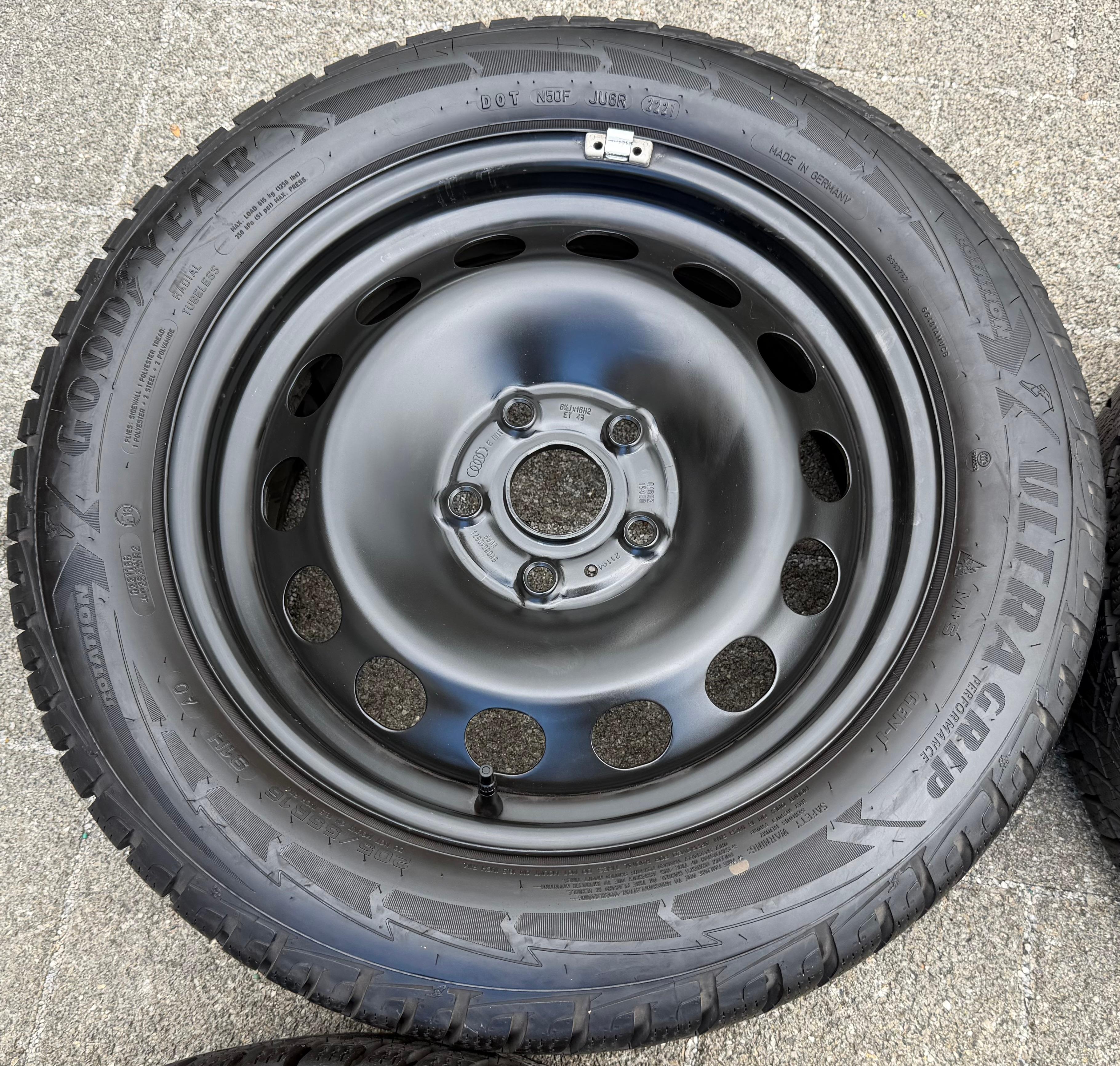 4 Winterräder Audi A3 8V Sportback Cabrio  205/55R16 91H Goodyear 8V0601027A