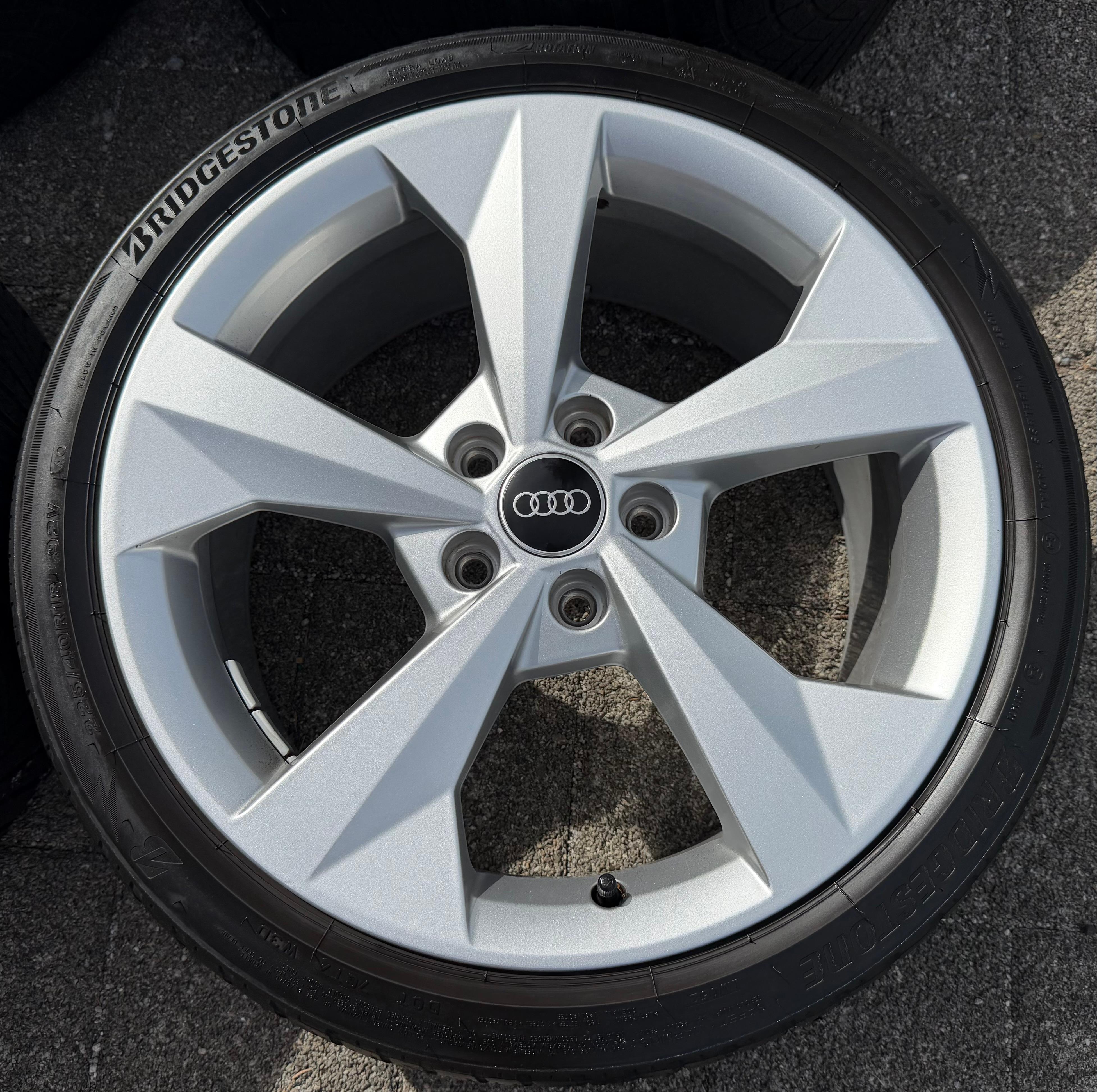 4 Original 18" Alufelgen Felgne Audi A3 S3 8Y 8Y0601025J 8x18 ET46