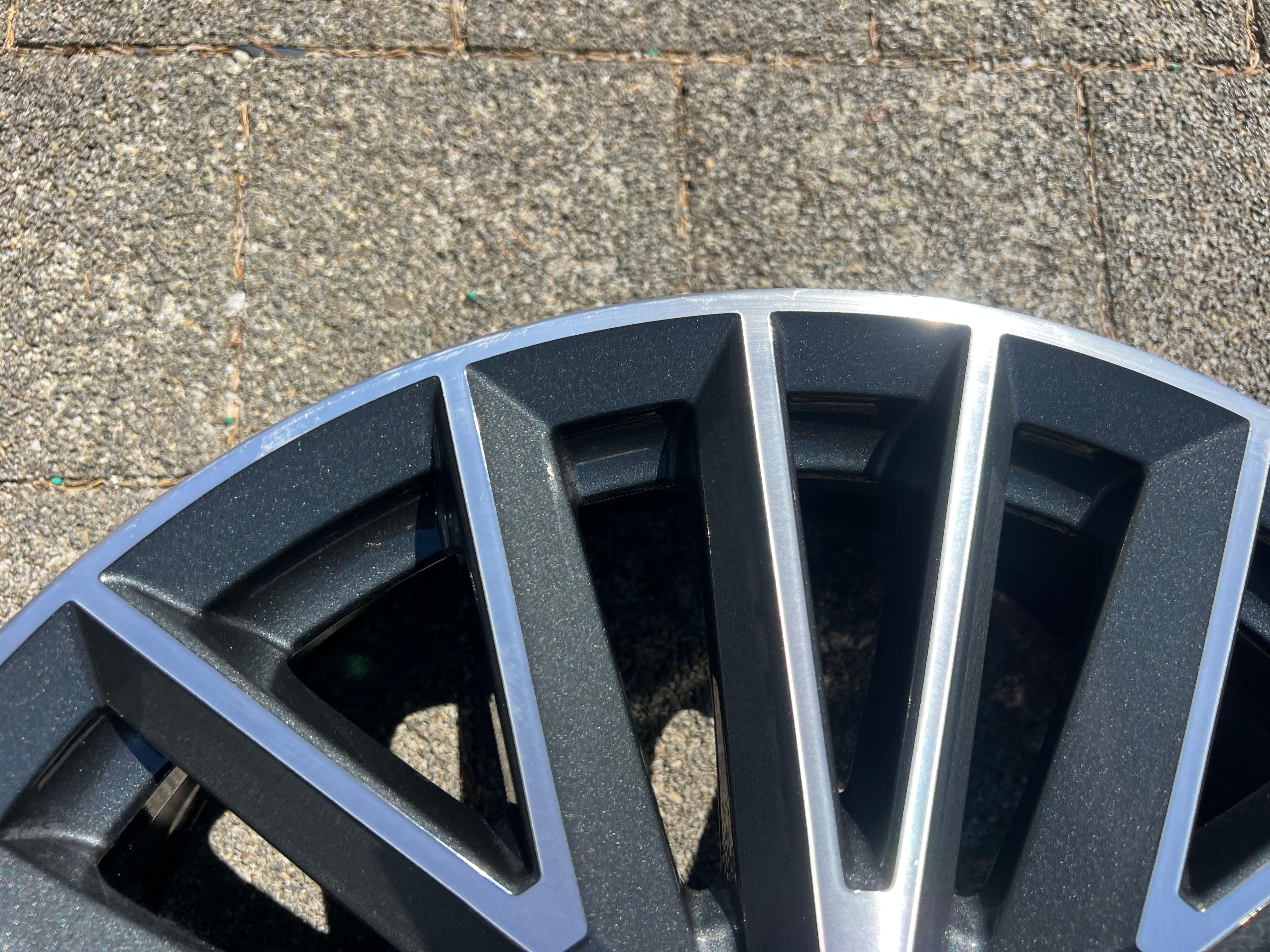 1 X ORIGINAL 19" ALUFELGE  AUDI Q3 F3 83A601025L 7x19 ET43 FELGEN FREIHAUS