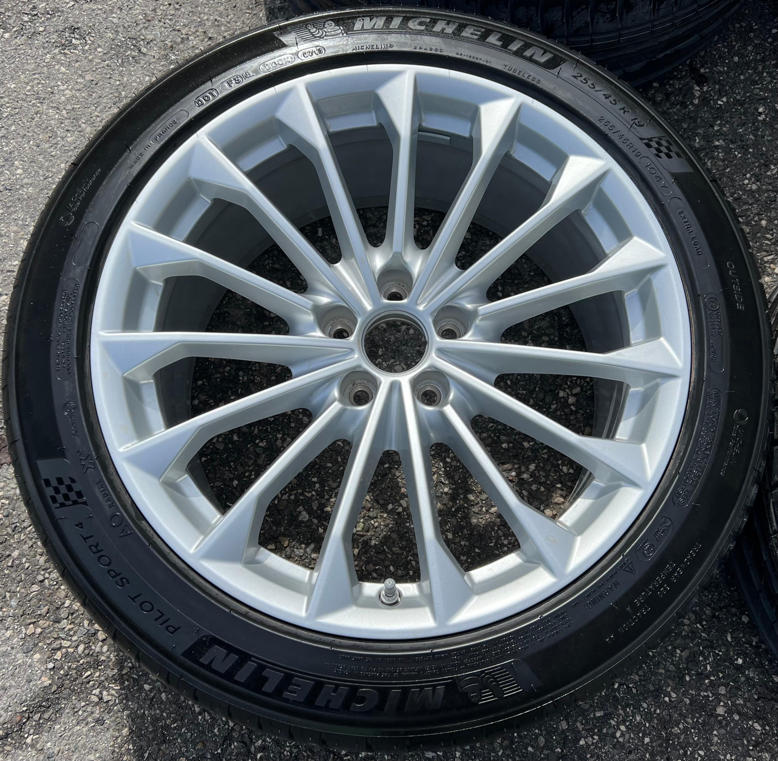 4 ORIGINAL 19" ALU SOMMERRÄDER AUDI A8 4N 255/45R19 104Y 4N0601025B TOP FREIHAUS