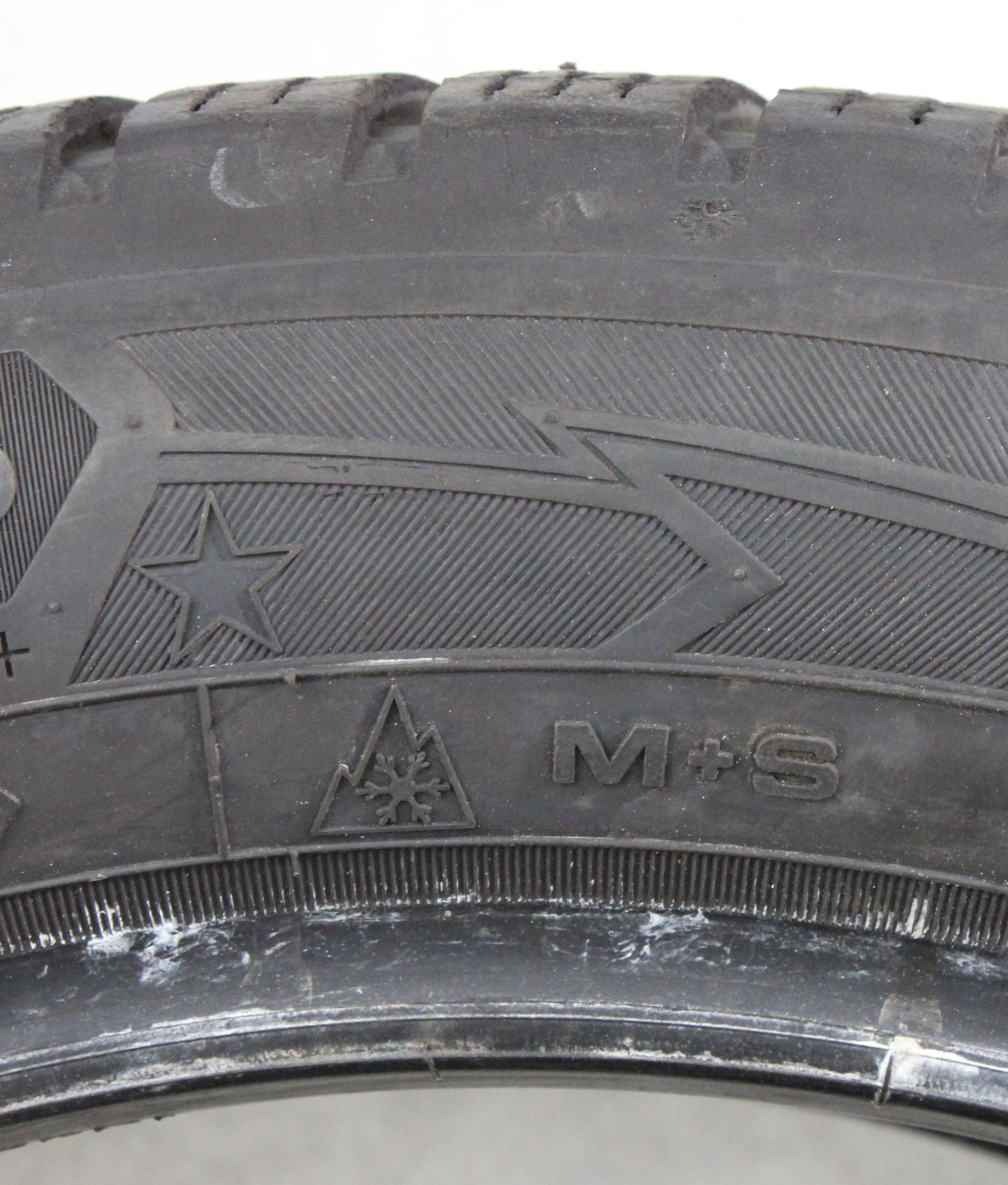 2 x 225/50R18 99V pneus hiver Goodyear Ultra Grip Performance + 1x5,5-6mm/1x6-6,5mm 2021/2022 *