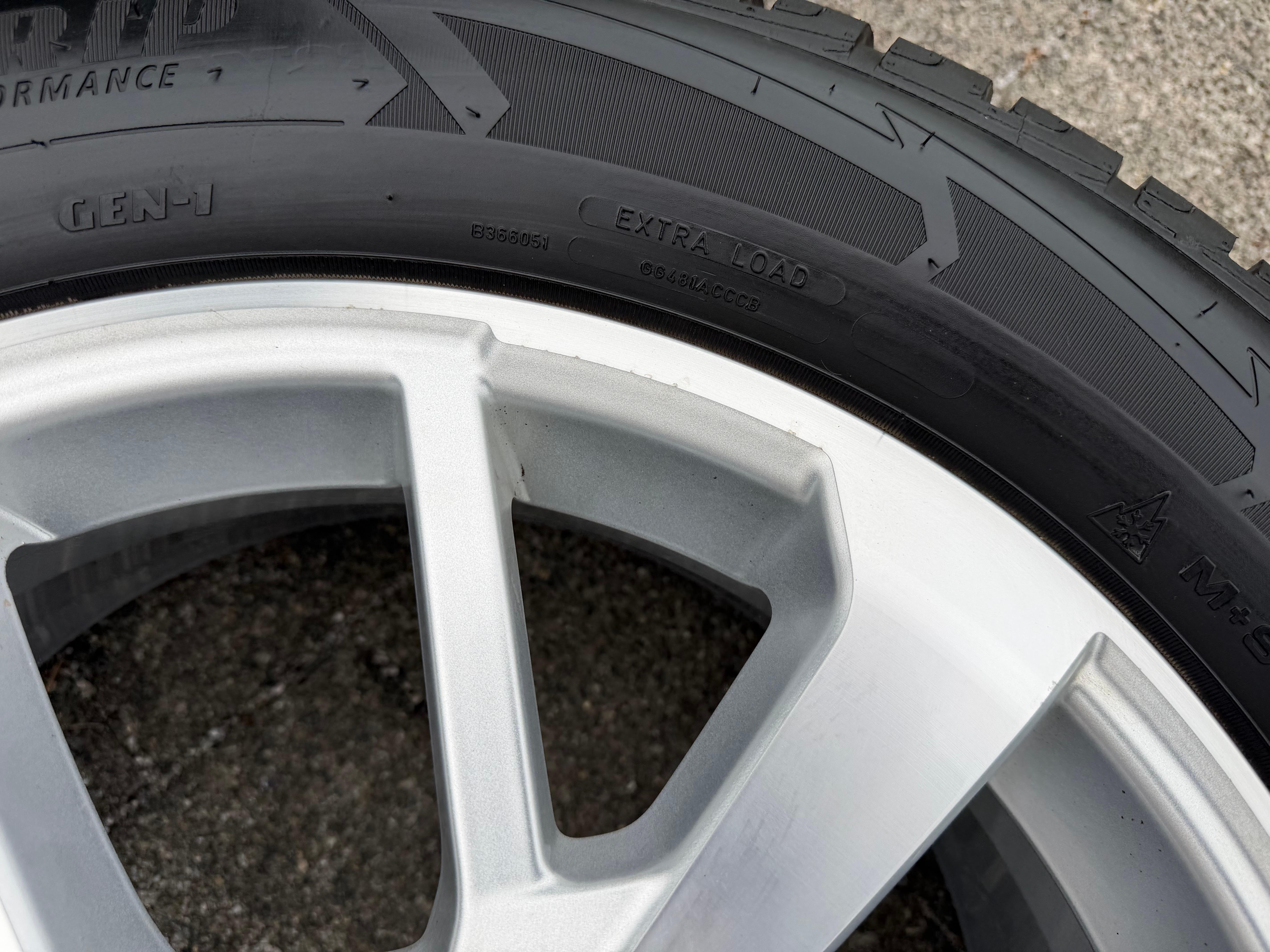 4 ruedas de invierno de aleación originales de 18" para Audi Q3 F3 83A 83A601025J 235/55R18 104H Goodyear