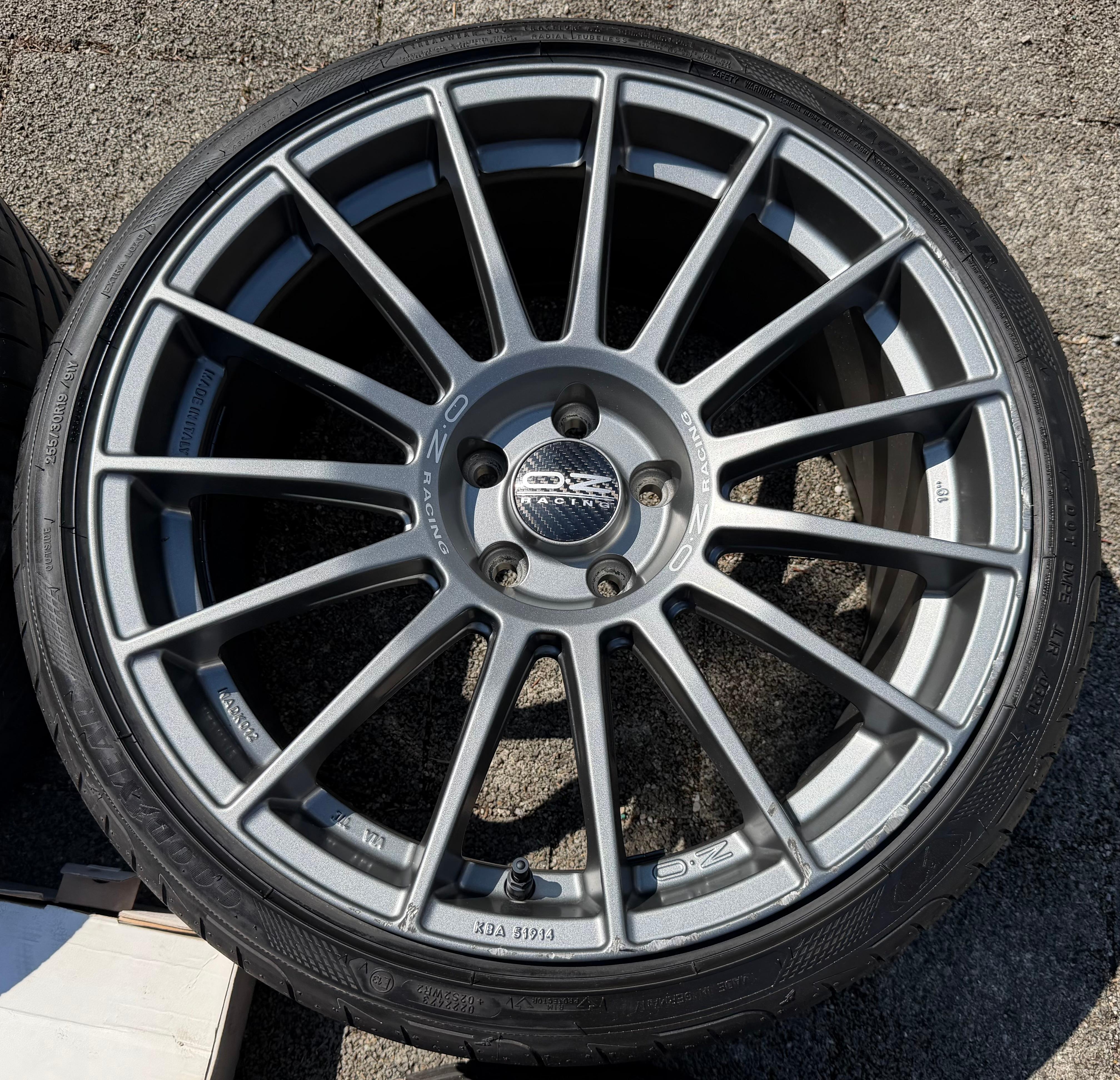 Cerchi estivi in alluminio da 4 OZ e 19" per Mercedes Classe C, CLK, CLC, SLK AMG con pneumatici Goodyear