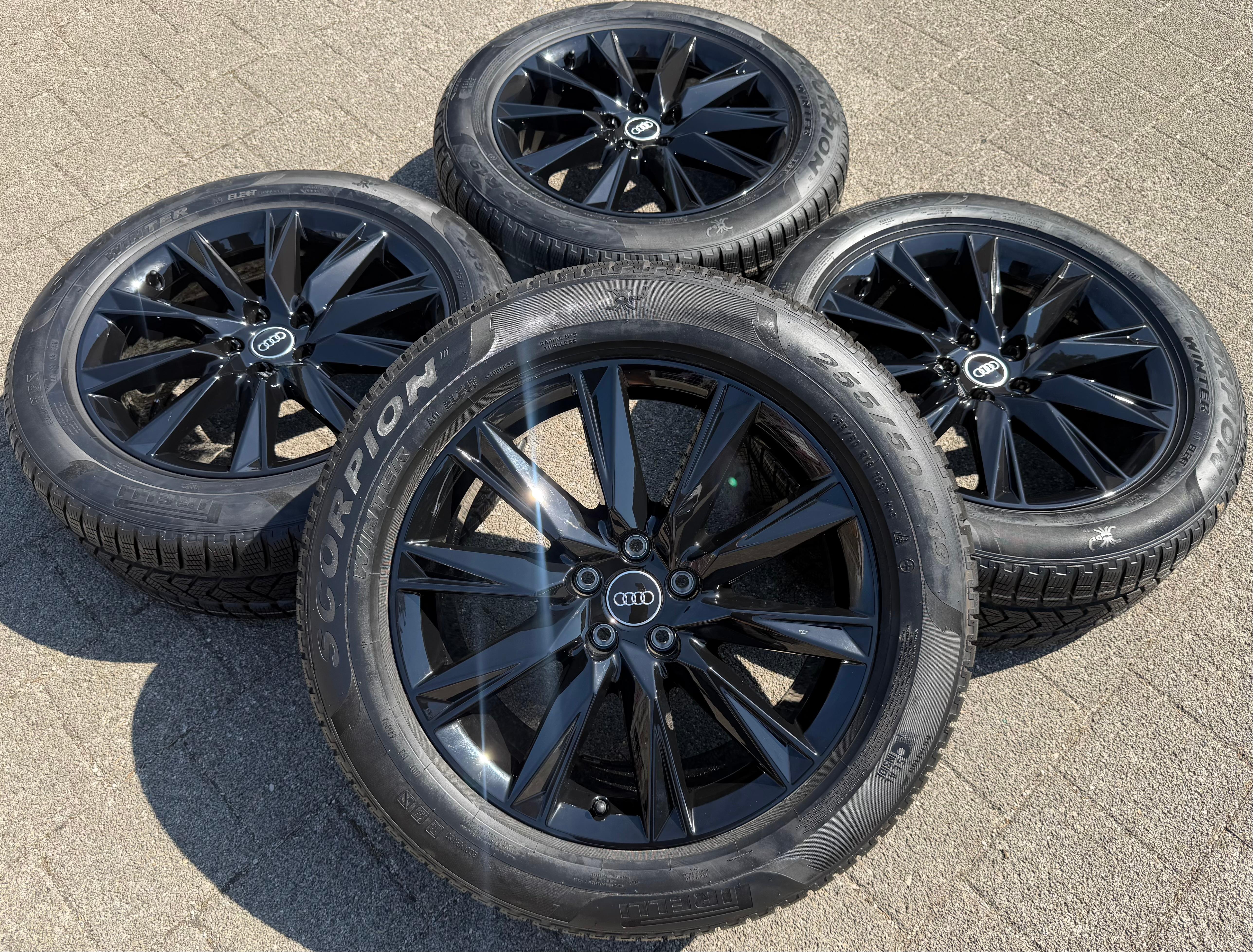 4 originele 19-inch aluminium wintervelgen voor de Audi Q4 E-Tron, 235/55R19 101T en 255/50R19 103T, Pirelli Seal