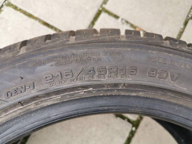 4 x 215/45R16 90V Winterreifen Goodyear Ultra Grip 8 Performance 8mm 2017/2018