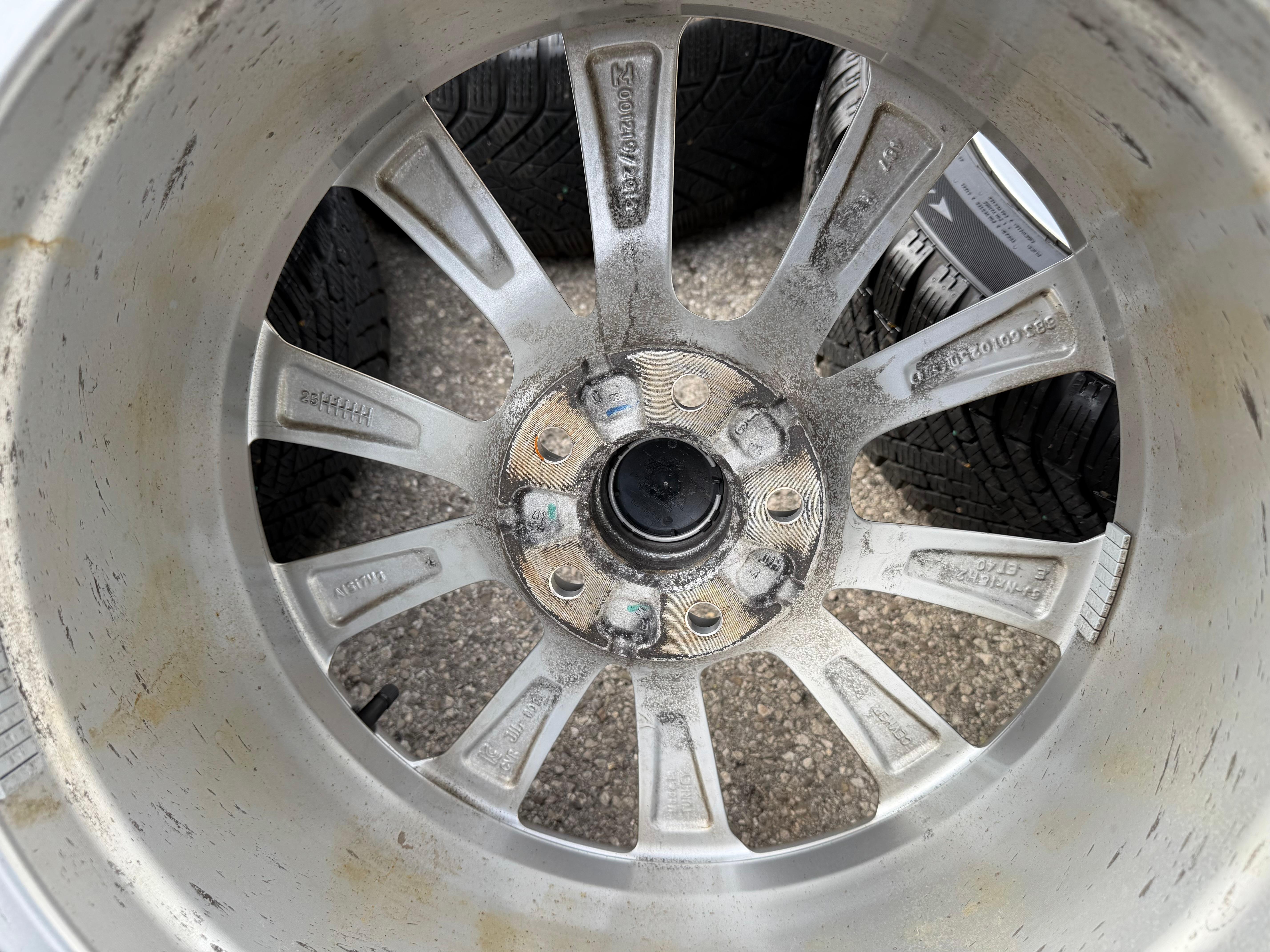4 llantas de aleación originales de 18" para invierno AUDI A5 S5 FU2 B10 8B3601025D 235/45R18 98H 2025