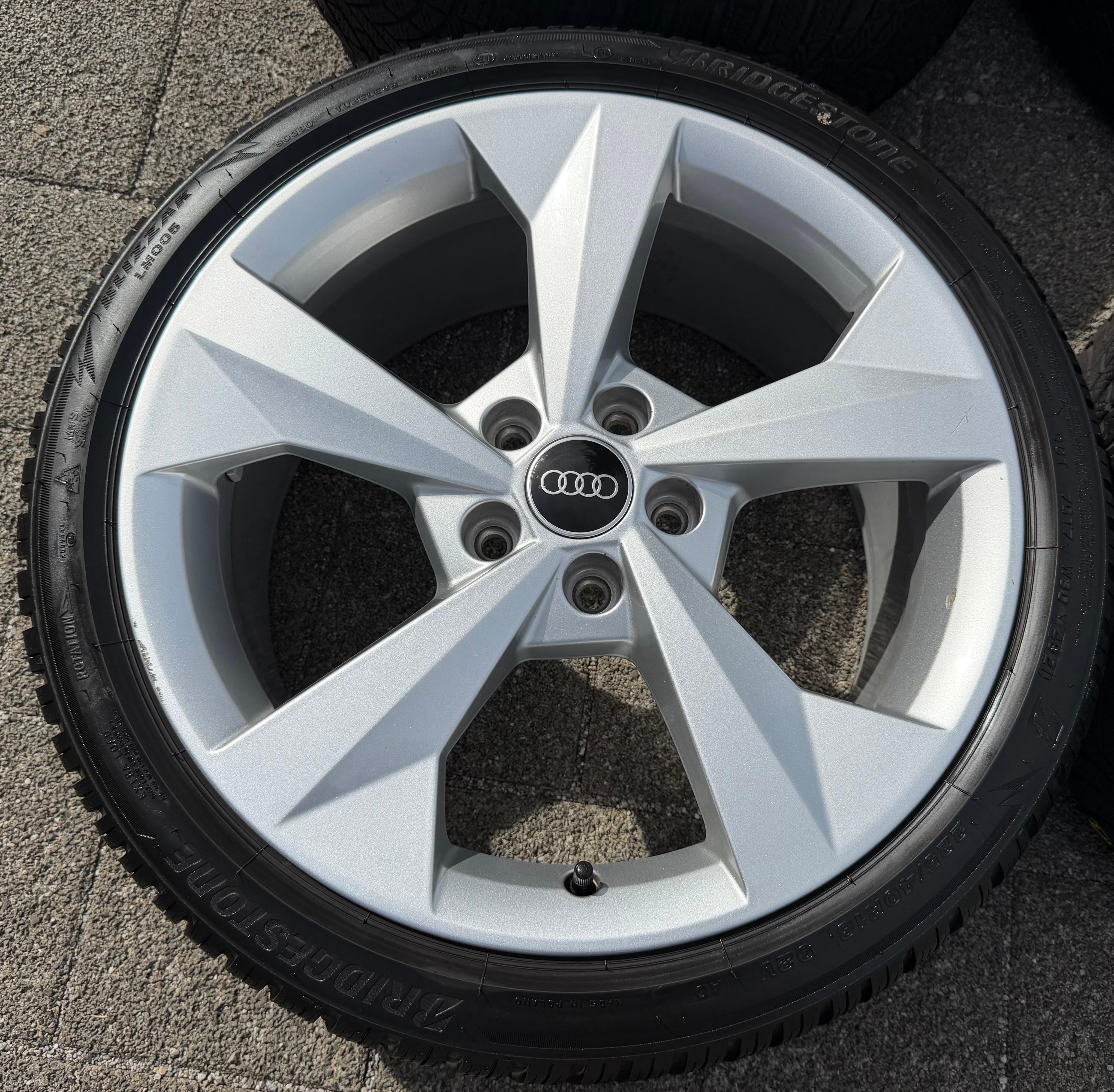 4 Original 18" Alufelgen Felgne Audi A3 S3 8Y 8Y0601025J 8x18 ET46