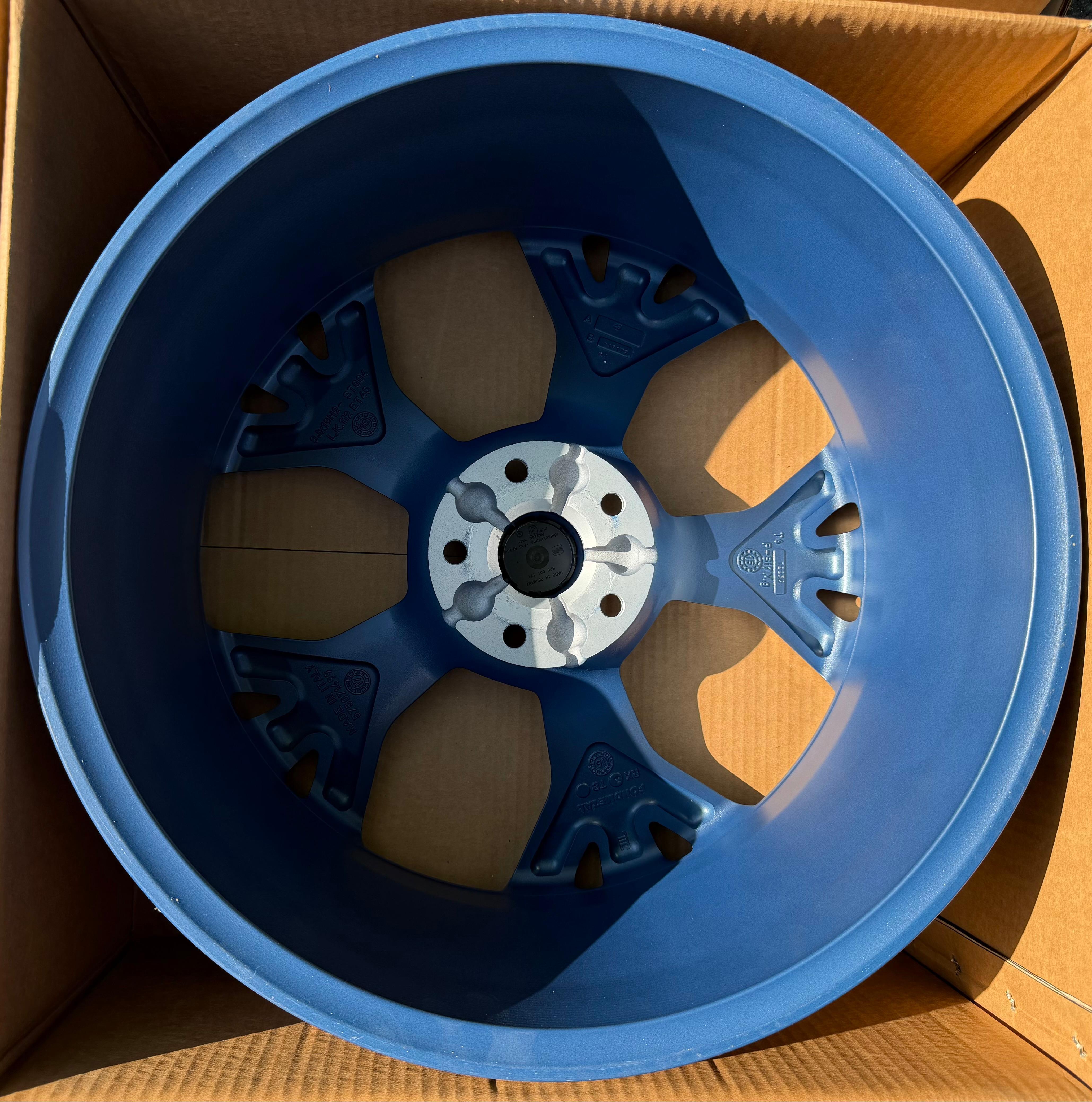 4 cerchi in lega originali da 19" per SEAT Ateca 5 porte 575071499 8x19 ET45 Aneto, nuovi, blu