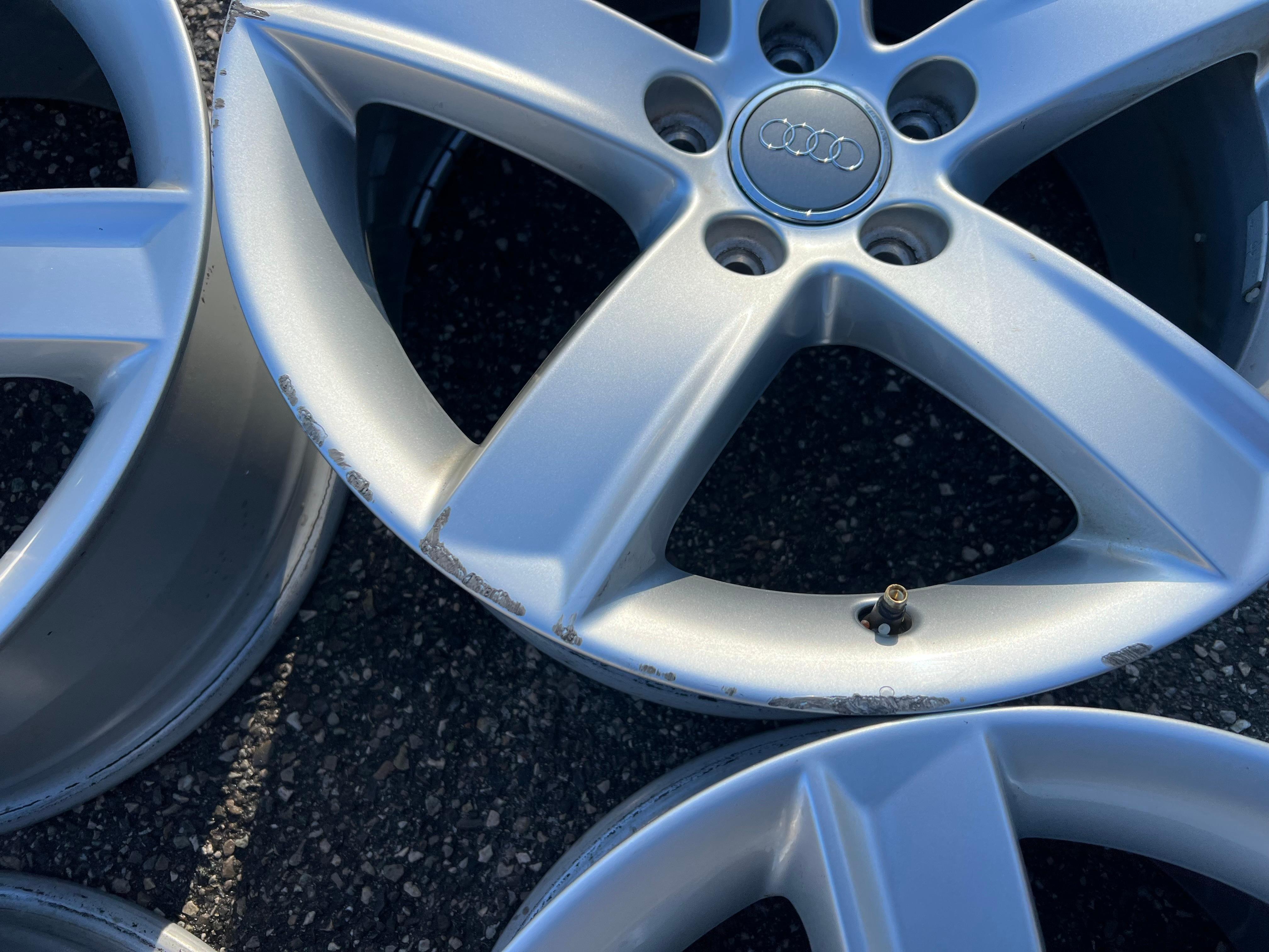 4 CERCHI ORIGINALI IN ALLUMINIO DA 17" AUDI A5 8T 8T0071497 CONSEGNA GRATUITA