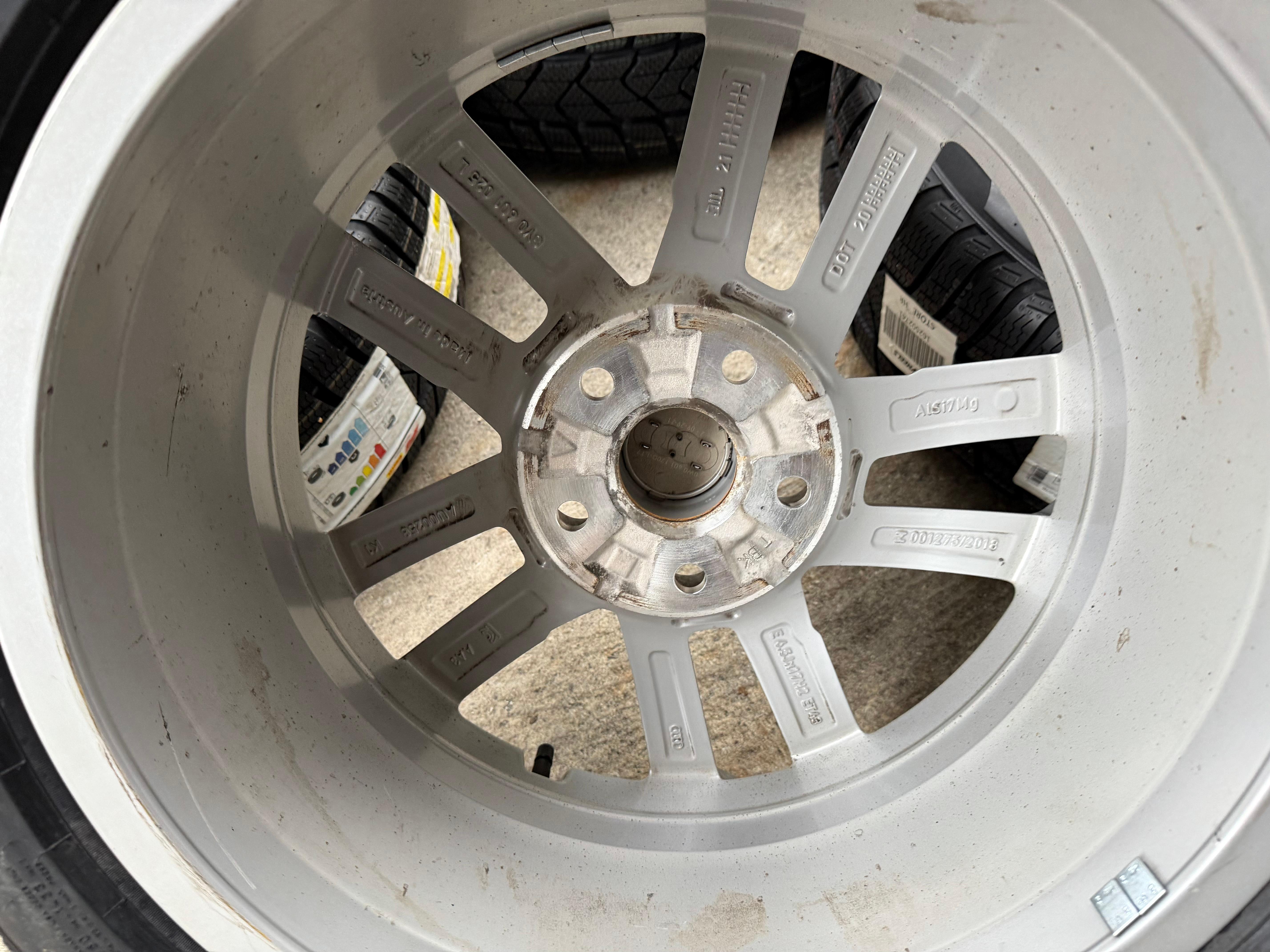 4 Original 17" Alu Winterräder Audi A3 S3 8Y 8Y0601025L 205/50R17 93H Pirelli