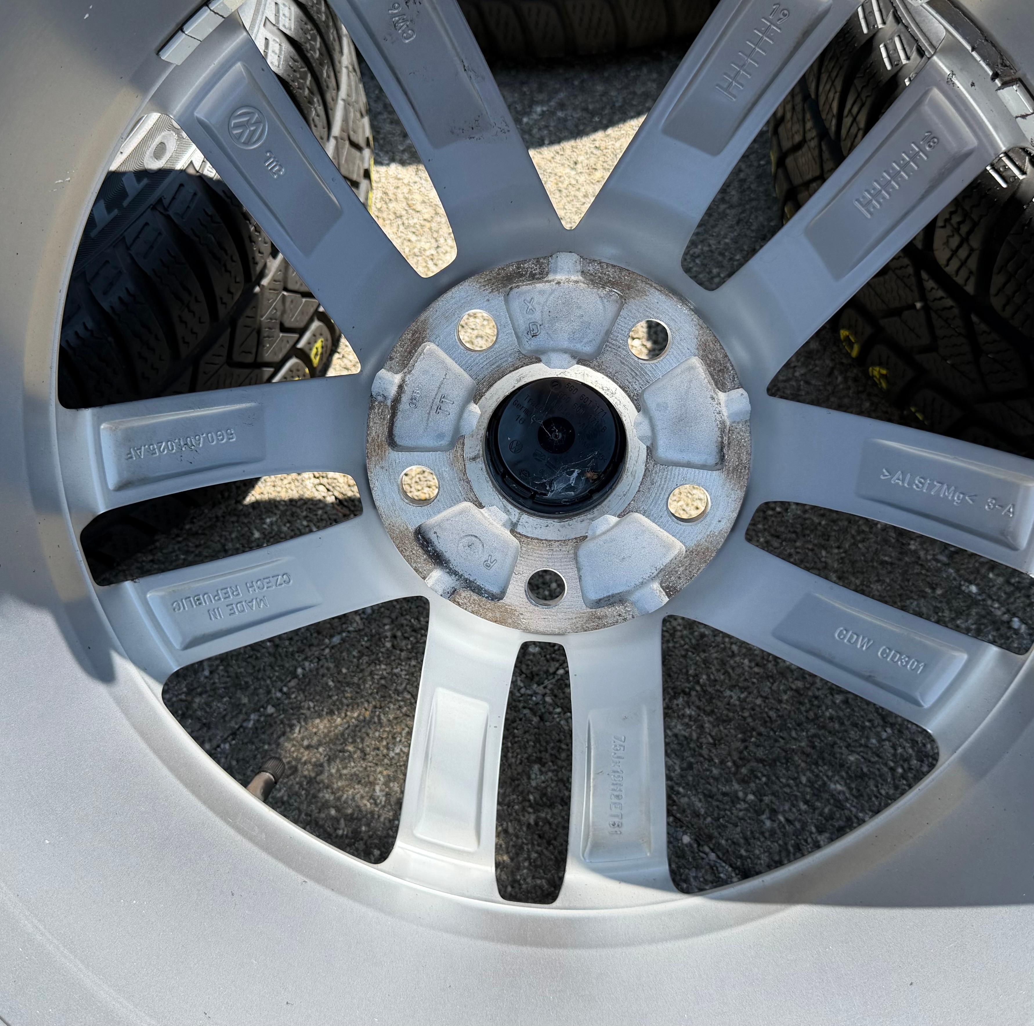 4 Original 18" Alu Winterräder VW Golf VII 7 AU 225/40R18 92V Salvador 5G0601025AF
