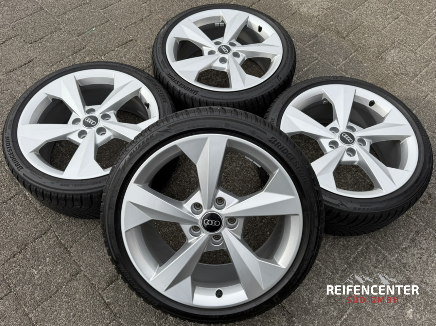 4 cerchi in lega originali da 18" per Audi A3 S3 8Y 8Y0601025J 8x18 ET46