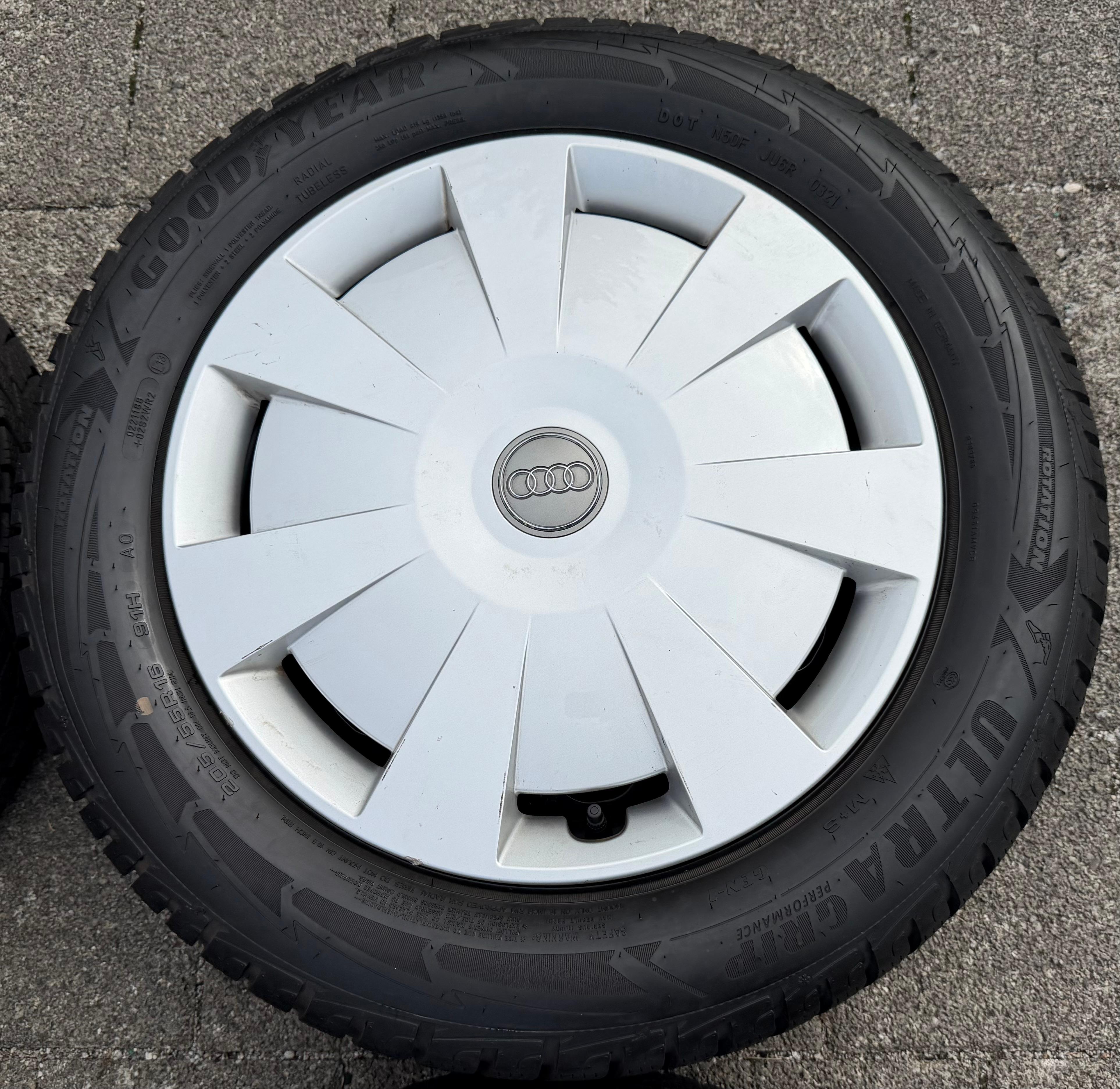 4 Winterräder Audi A3 8V Sportback Cabrio  205/55R16 91H Goodyear 8V0601027A 2021
