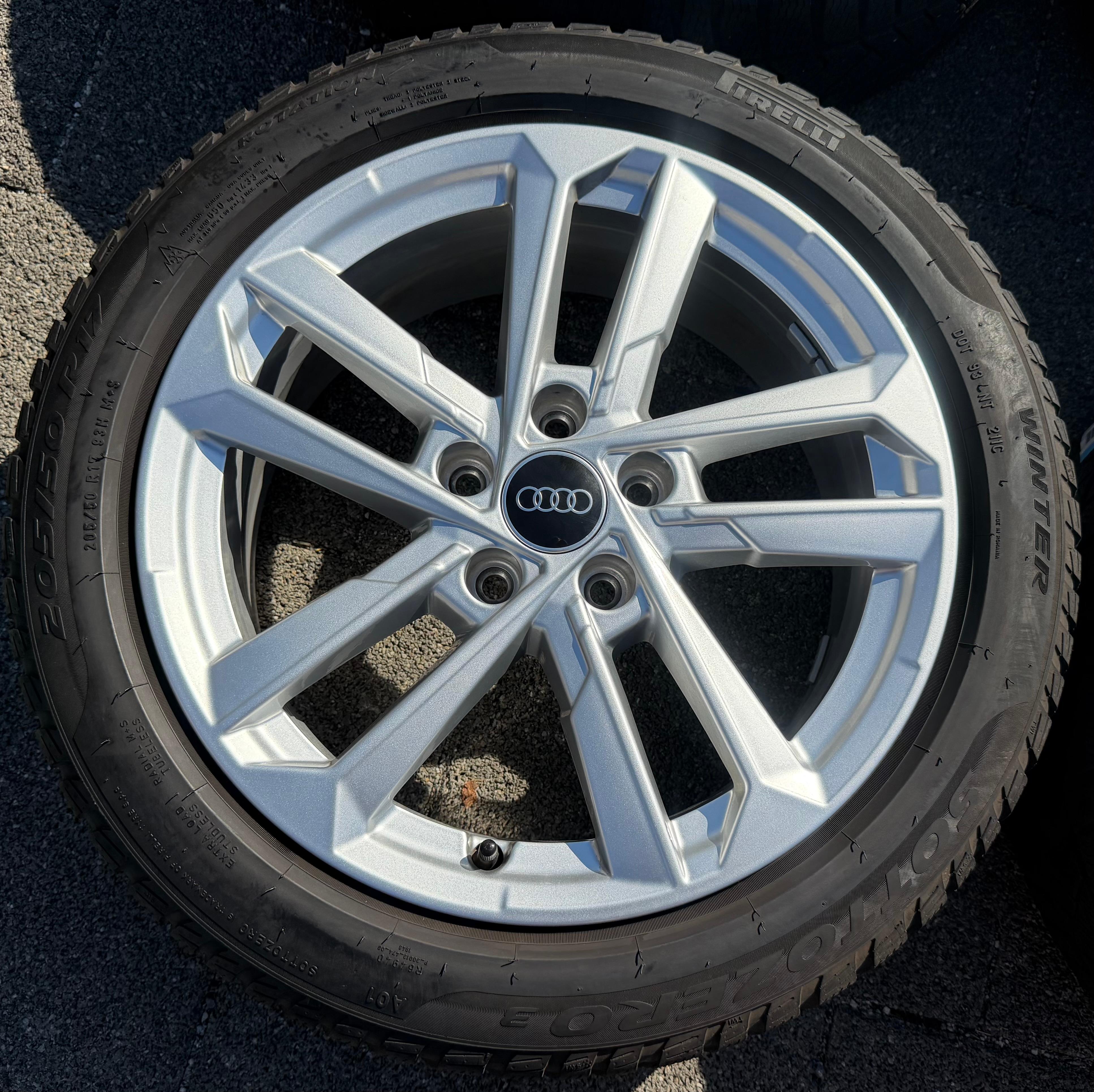 4 Original 17" Alu Winterräder Audi A3 S3 8Y 8Y0601025L 205/50R17 93H Pirelli