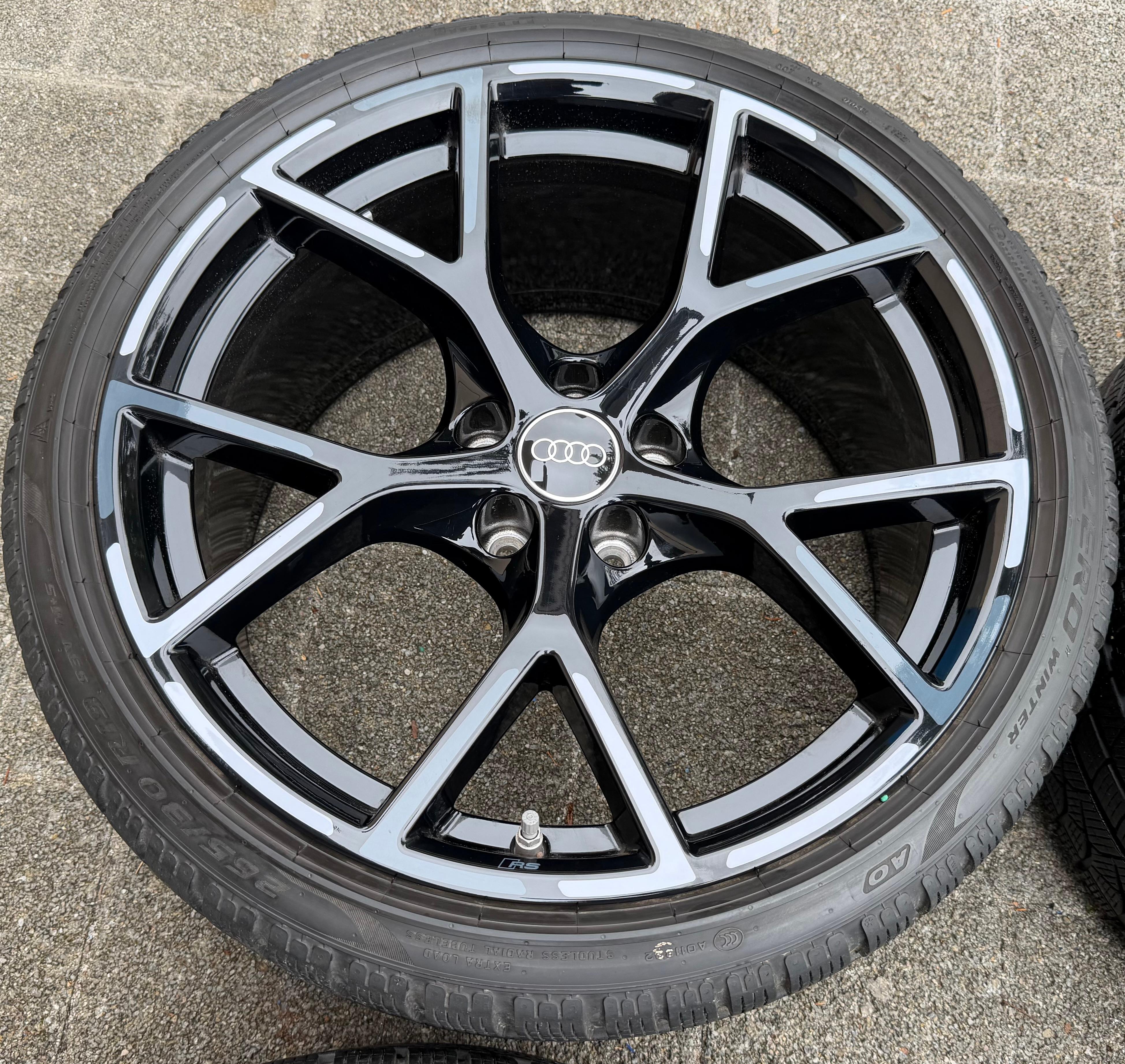 4 Original 19" Alu Winterräder Audi RS3 8Y 8Y0601025BQ 8Y0601025BP Pirelli