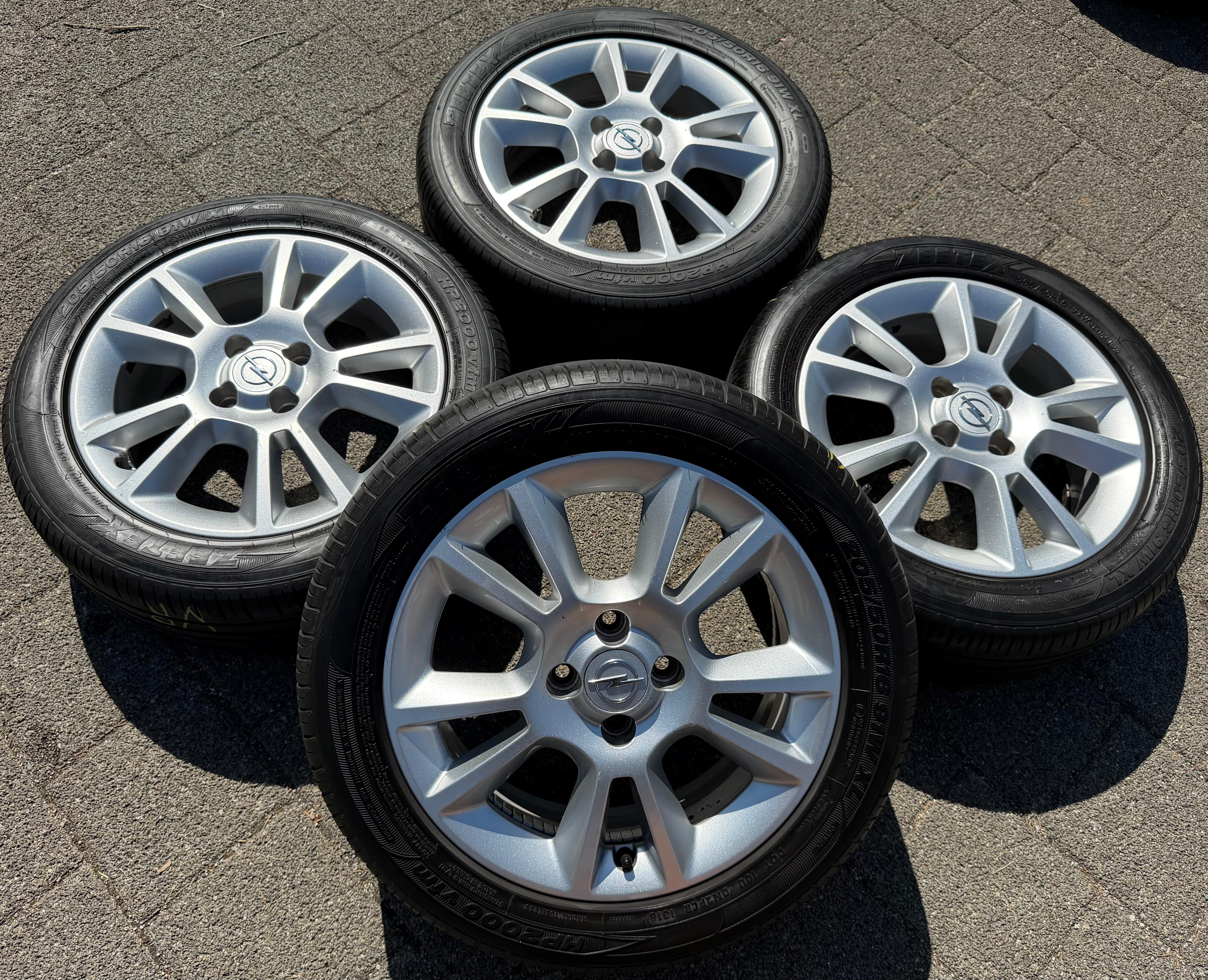 4 originele 16" aluminium zomerwielen voor Opel Tigra Twintop, 205/50R16 91W Zeetex