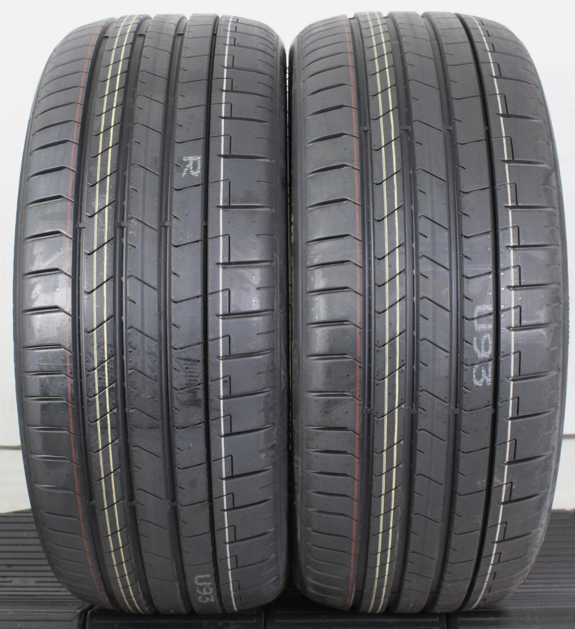 2 x 225/40R19 93W Sommerreifen Pirelli Pzero PZ4 AO NEU 2022 Freihaus