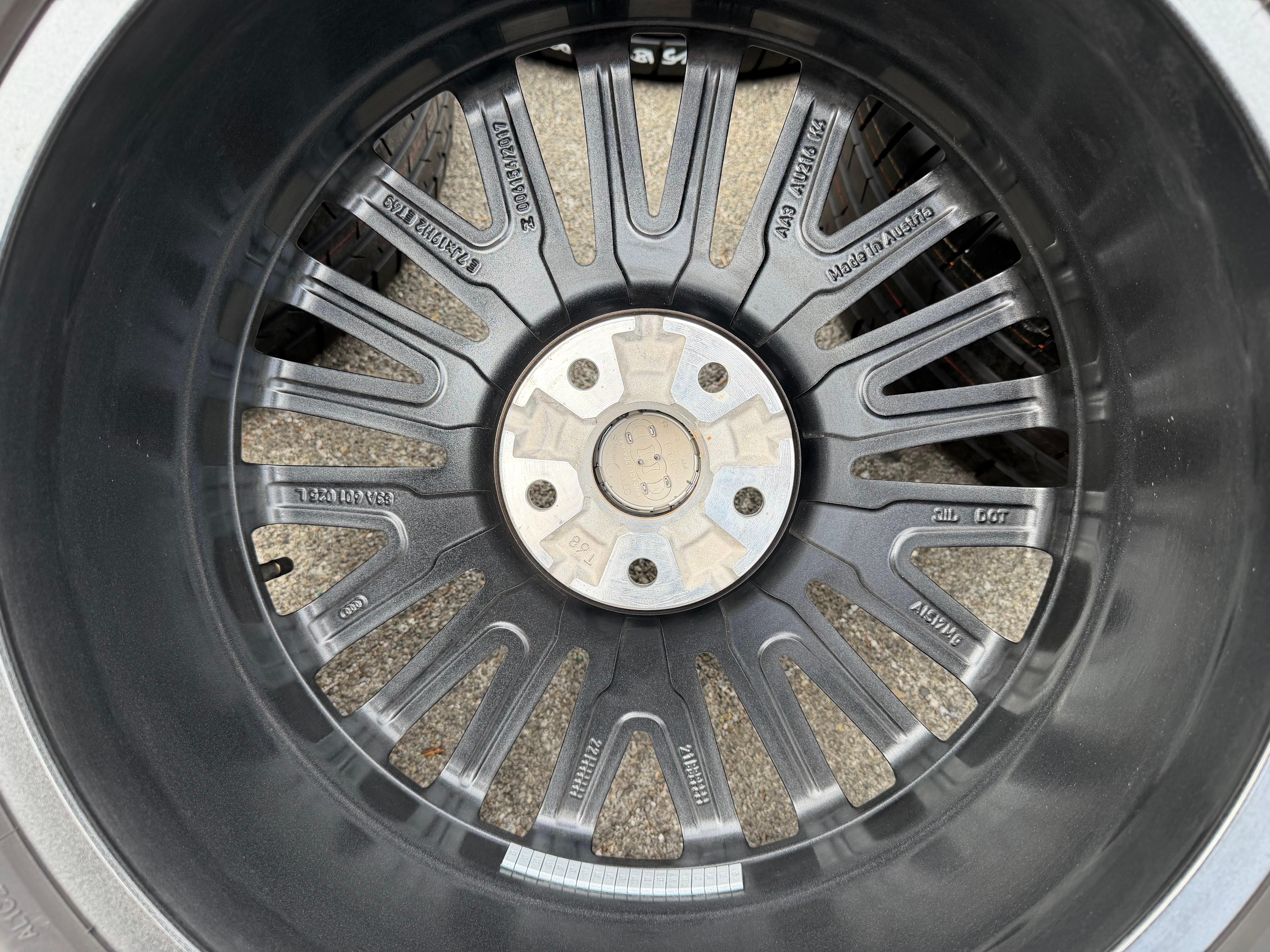 4 originele 19-inch aluminium zomerwielen voor Audi Q3 F3B 83A 83A601025L 235/50R19 99V Bridgestone