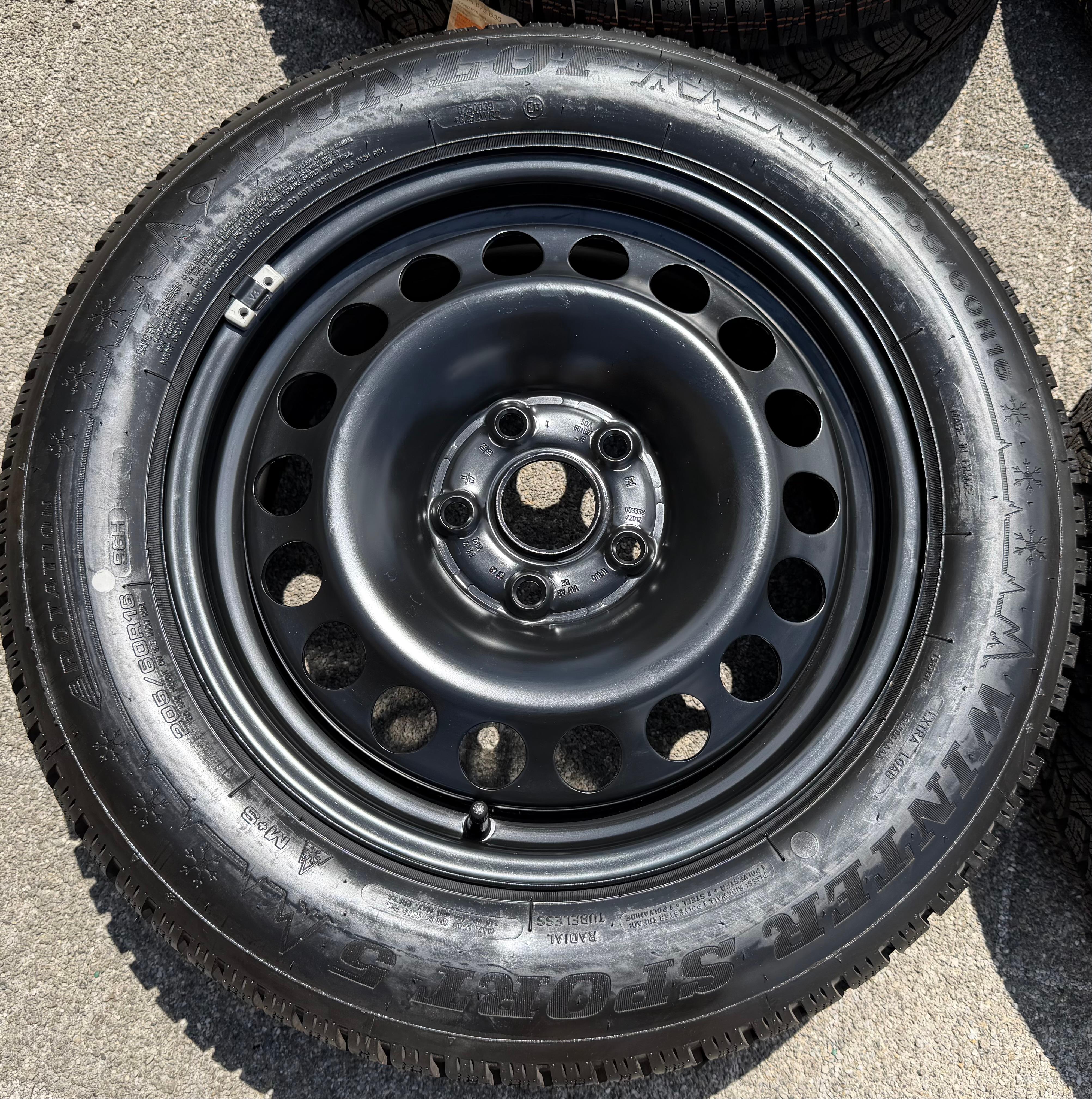 4 WINTERBANDEN VW TOURAN II 5T 205/60R16 96H 5QA601027/B DUNLOP GRATIS VERZENDING